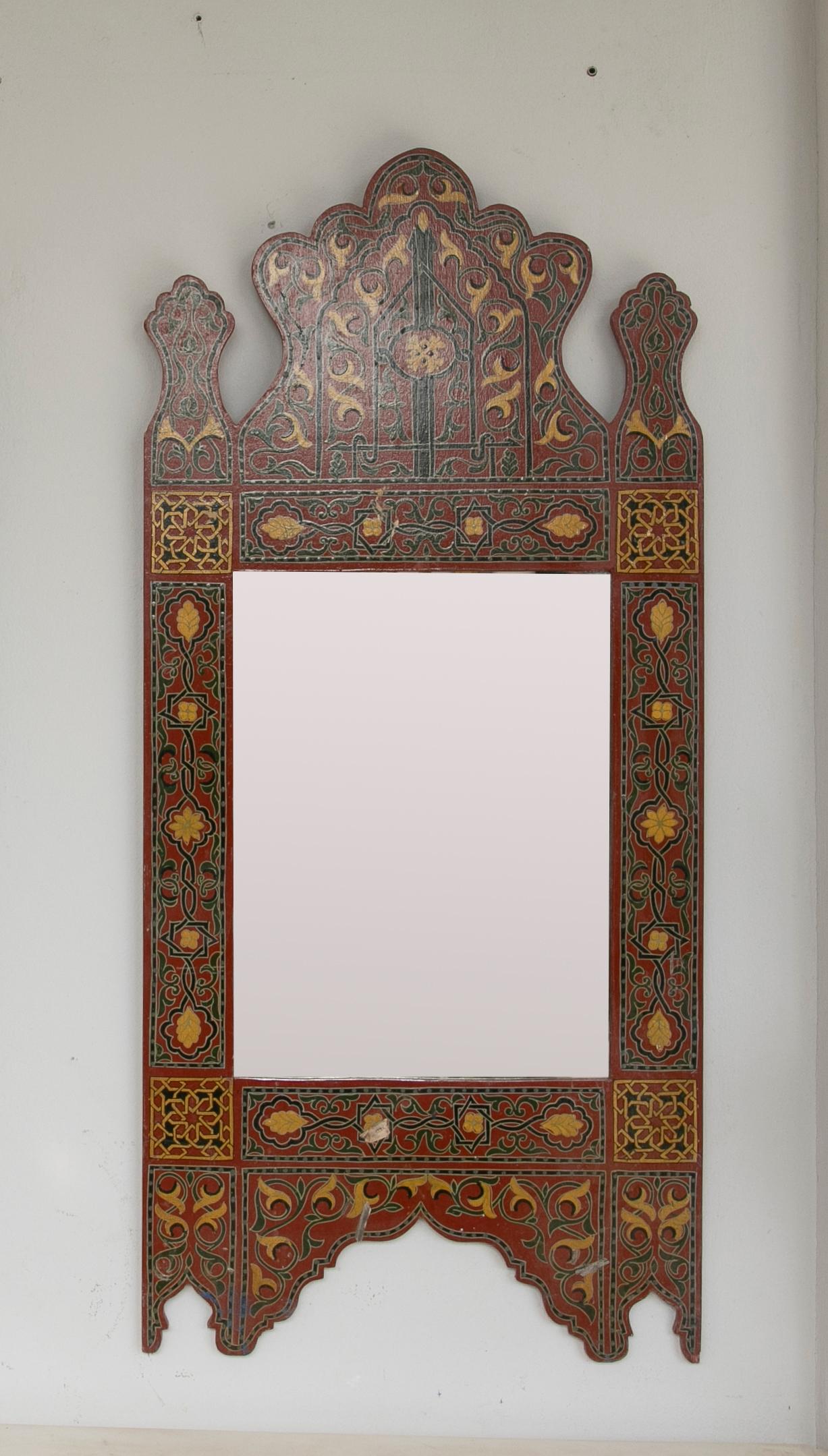 1990er Jahre Handbemalter Holzspiegel im marokkanischen Stil mit arabischen Verzierungen.