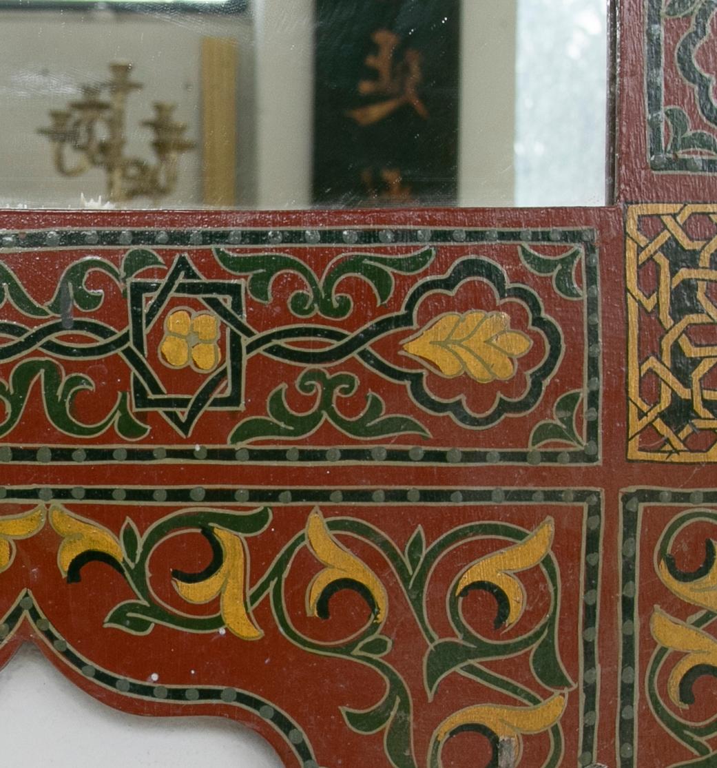 1990er Jahre handbemalter Holzspiegel im marokkanischen Stil mit arabischen Dekorationen im Angebot 3