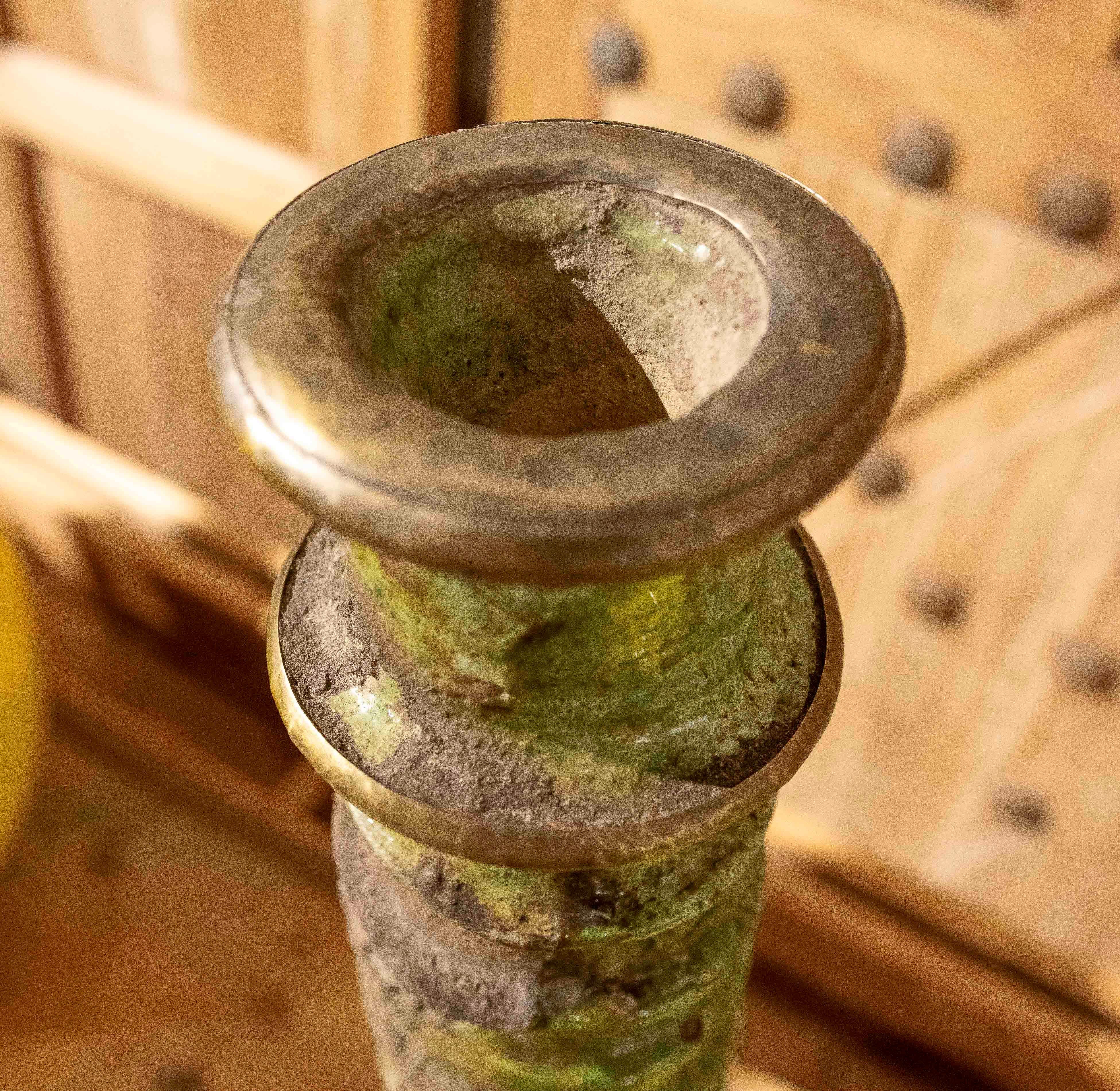 1990er Jahre Handgefertigter marokkanischer grüner Kerzenständer mit rustikaler Emaille im Angebot 3