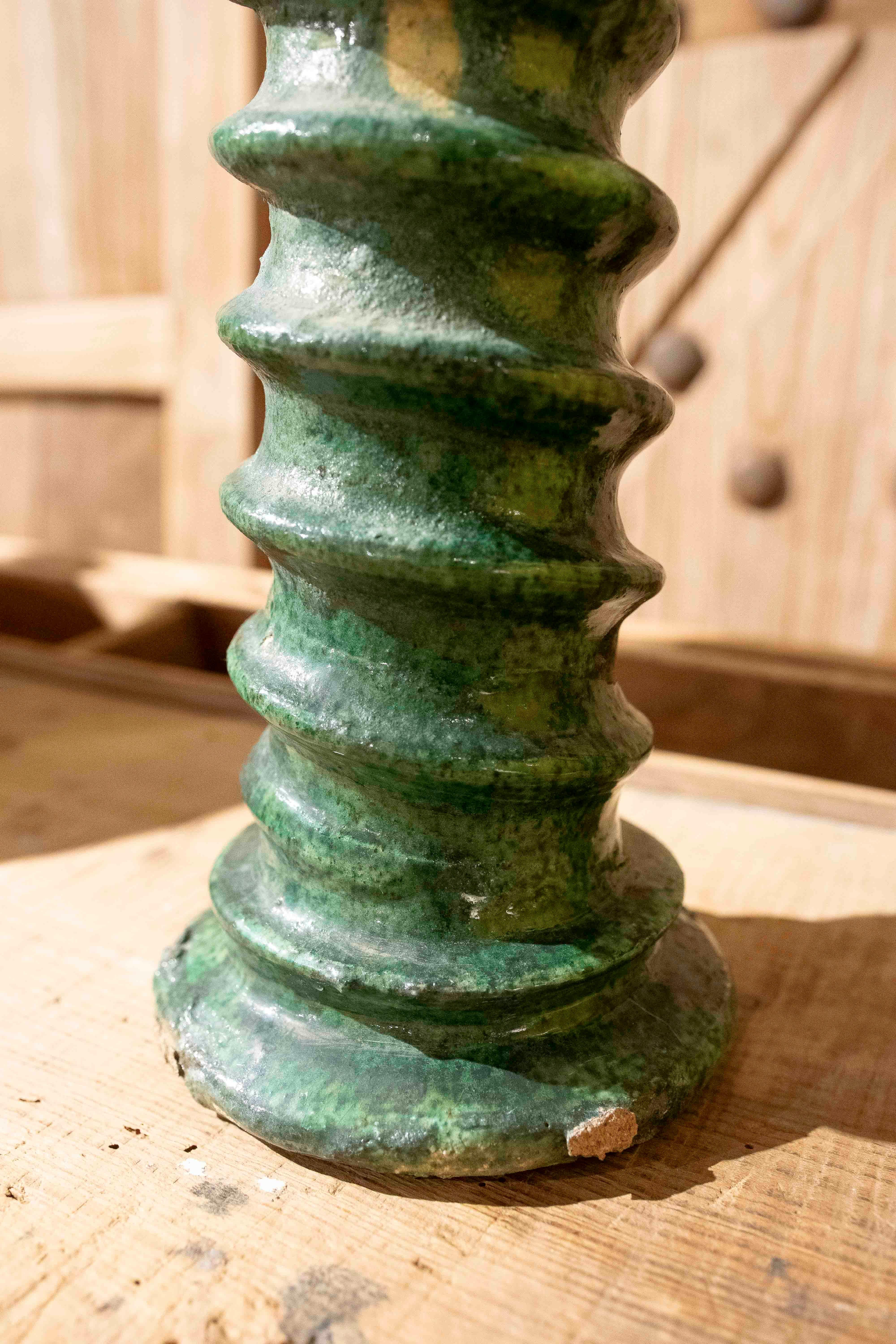 Candeliere marocchino verde con smalto rustico del 1990 realizzato a mano in vendita 4