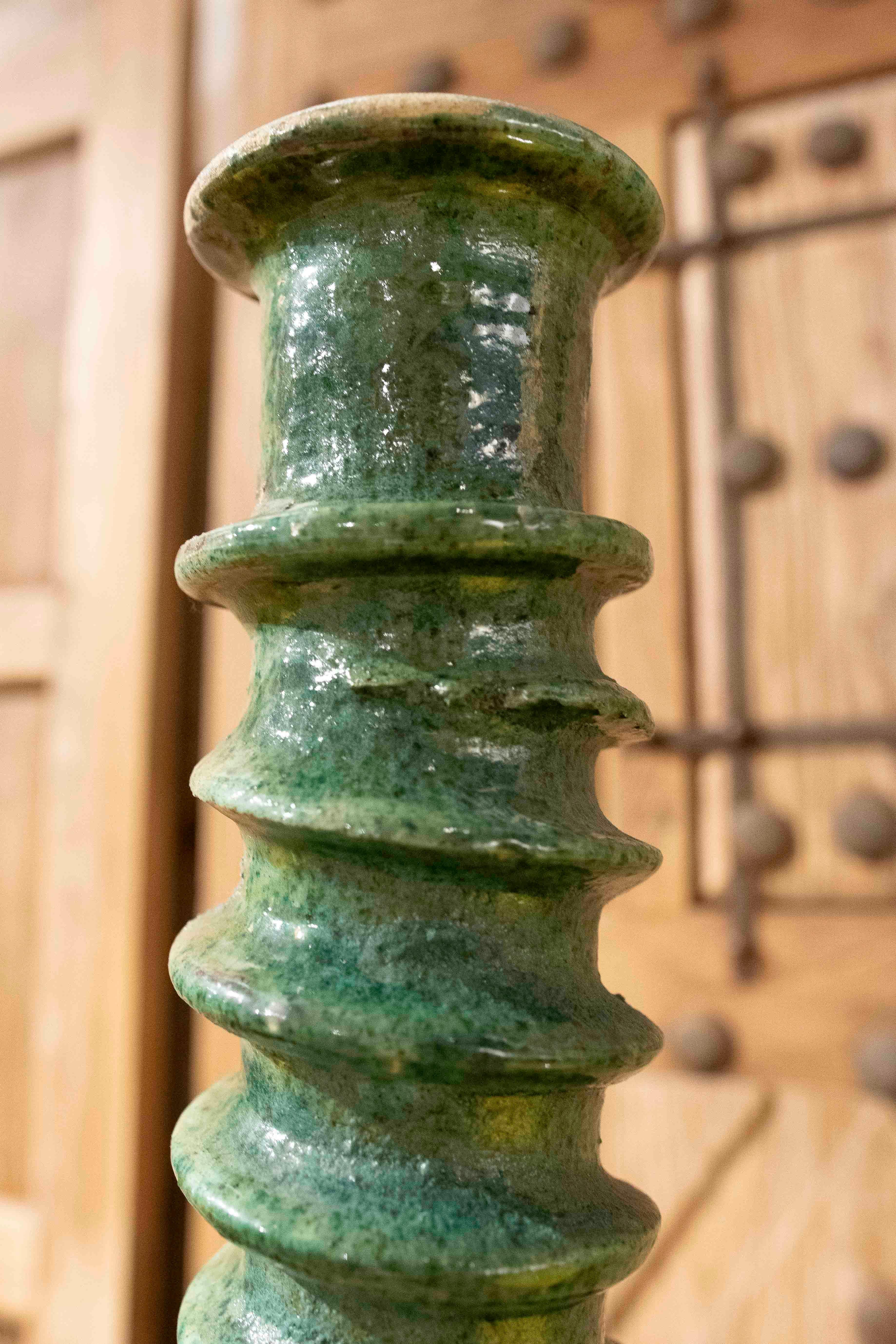 XX secolo Candeliere marocchino verde con smalto rustico del 1990 realizzato a mano in vendita