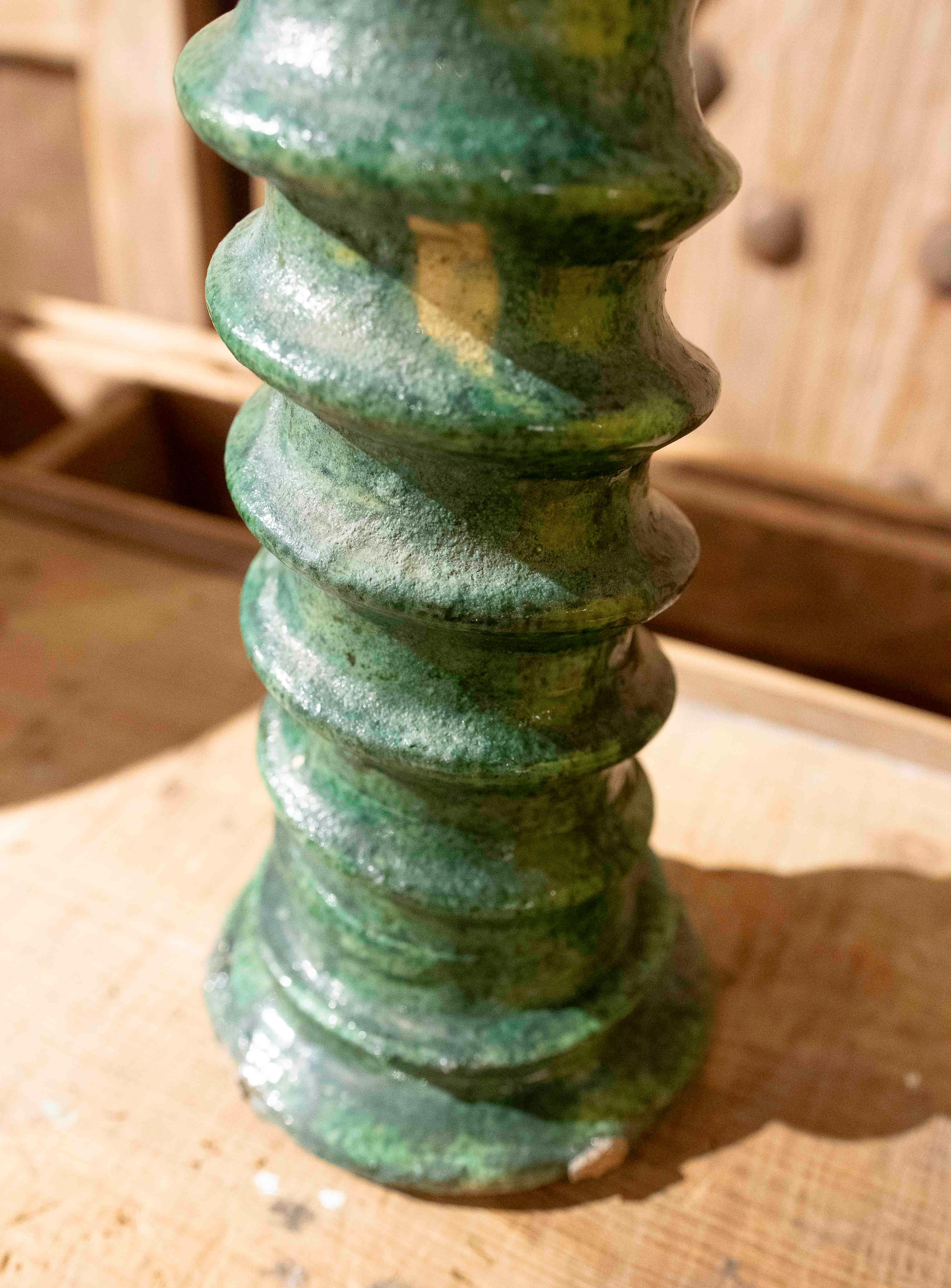 Candeliere marocchino verde con smalto rustico del 1990 realizzato a mano in vendita 1