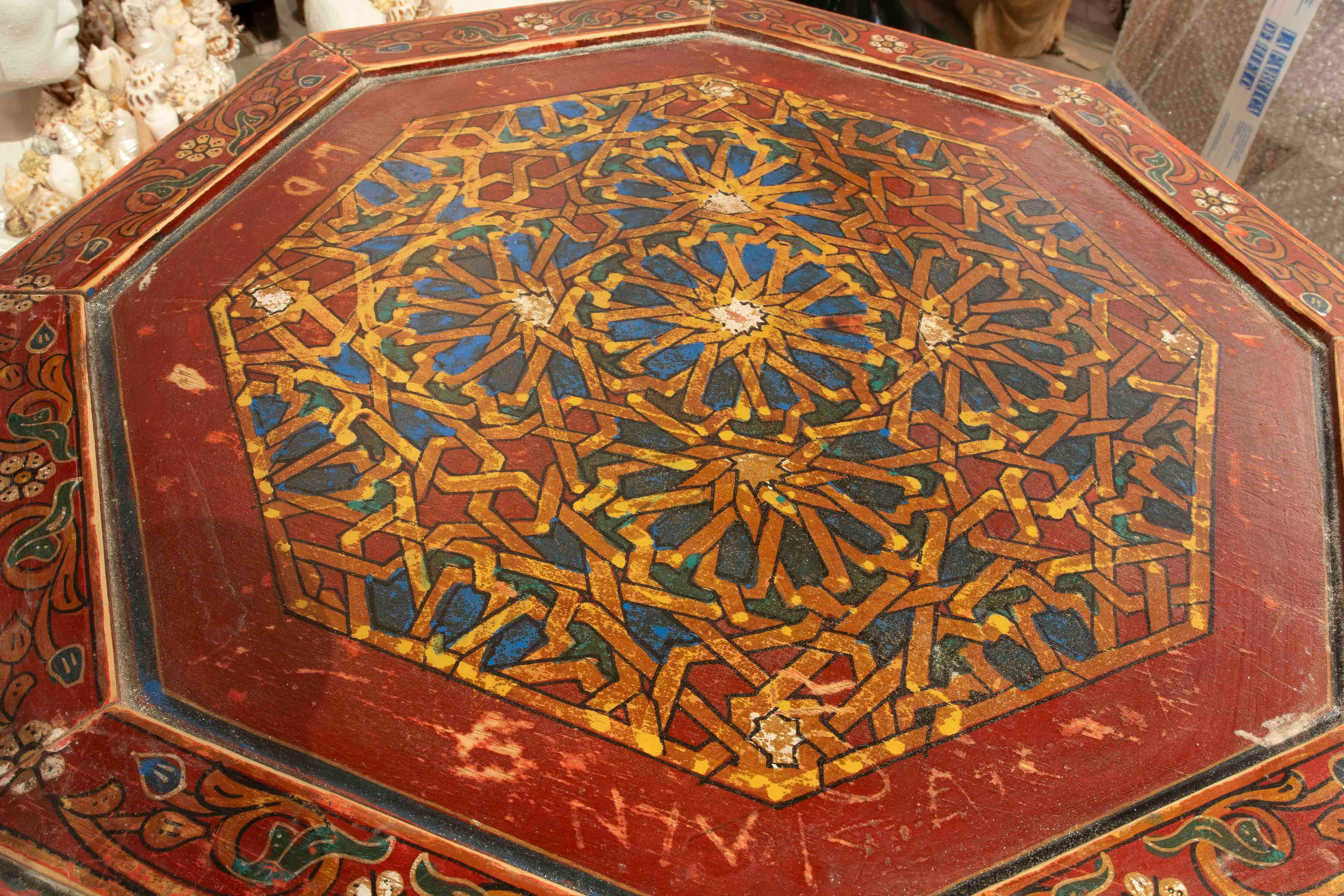 Mesa octogonal artesanal de los años 90 con base verde y tablero pintado a mano Pintado a mano en venta