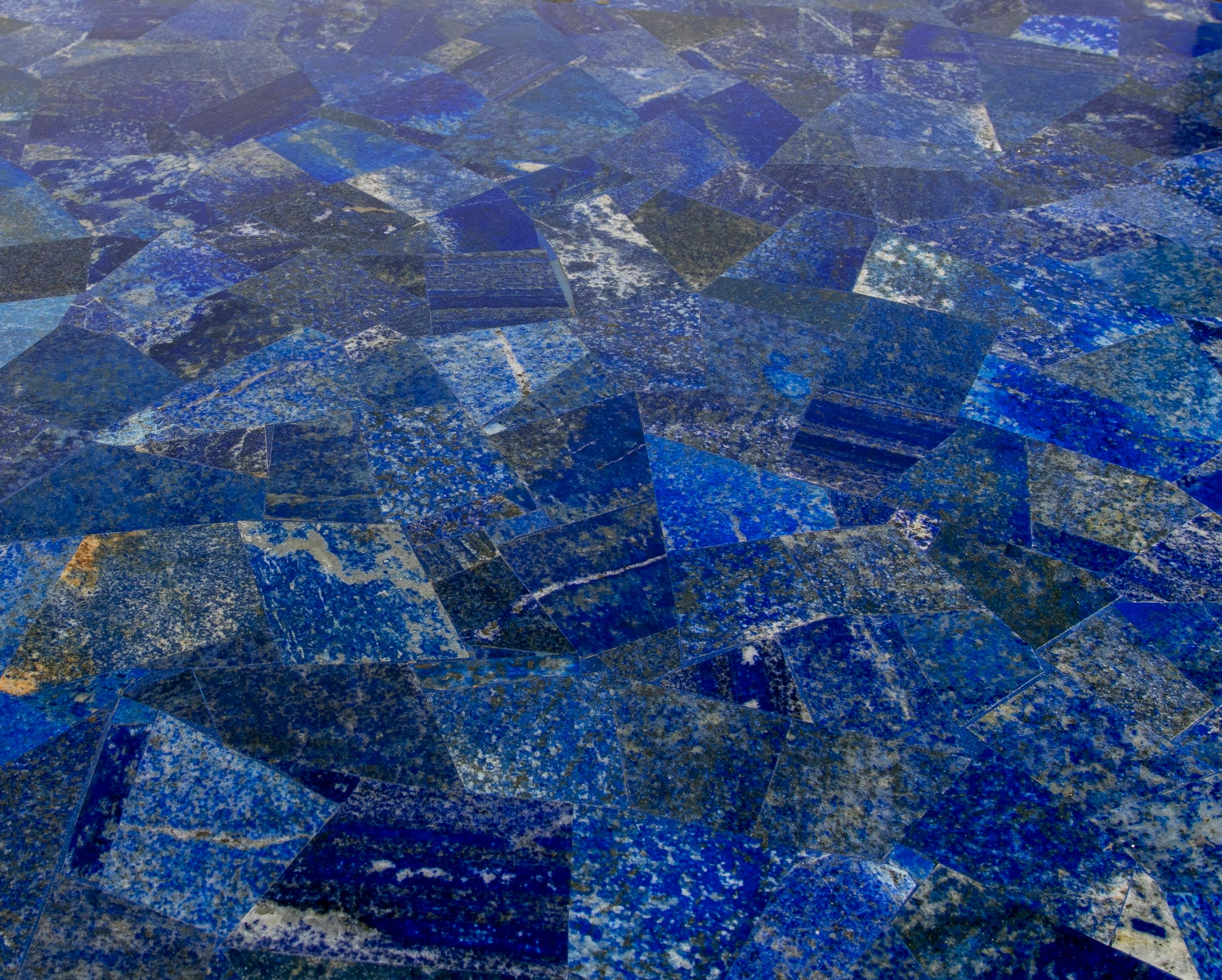 Haut de table rond en mosaïque de pierres semi-précieuses et de lapis-lazuli, fait à la main, années 1990 Bon état - En vente à Marbella, ES