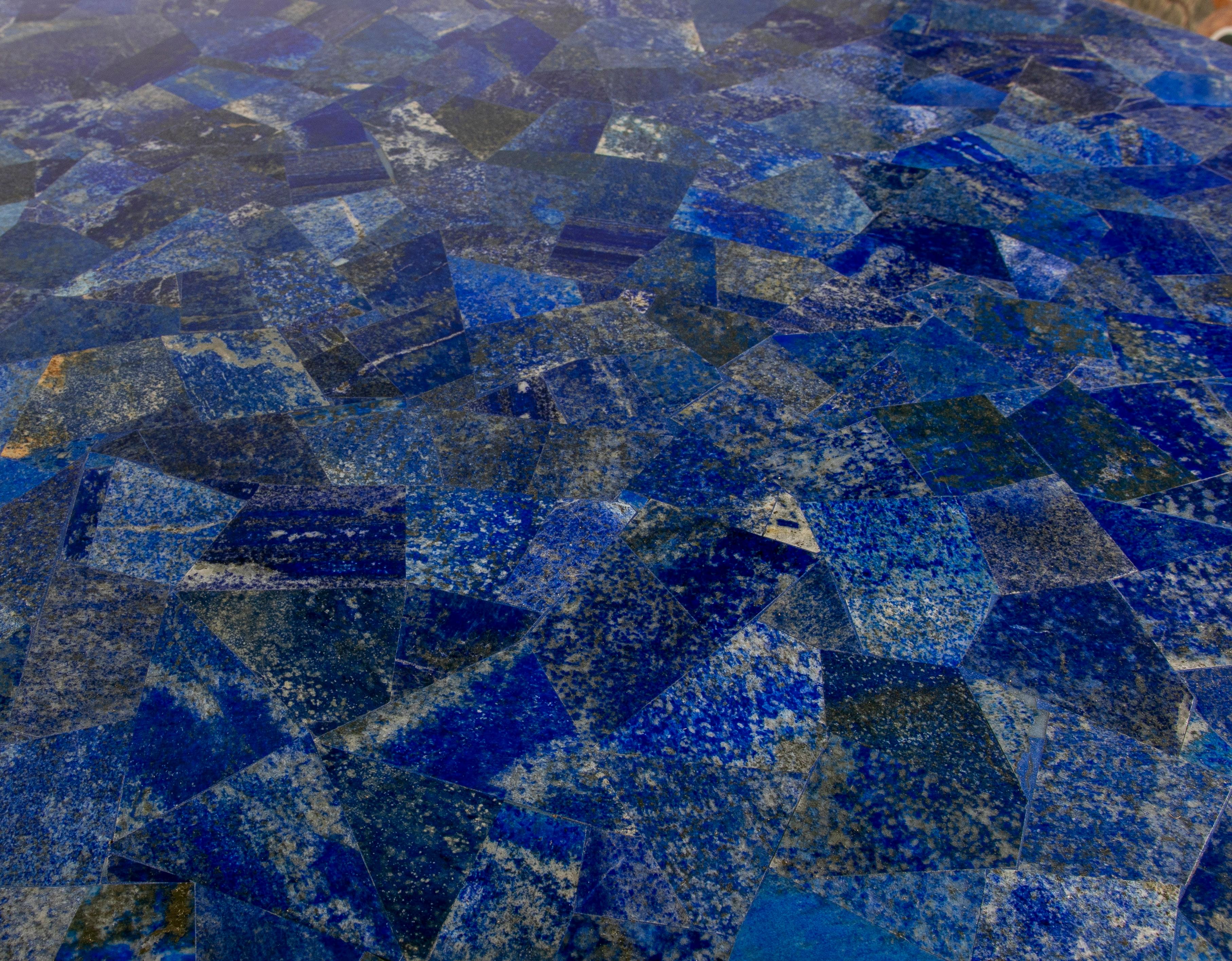 Haut de table rond en mosaïque de pierres semi-précieuses et de lapis-lazuli, fait à la main, années 1990 en vente 1
