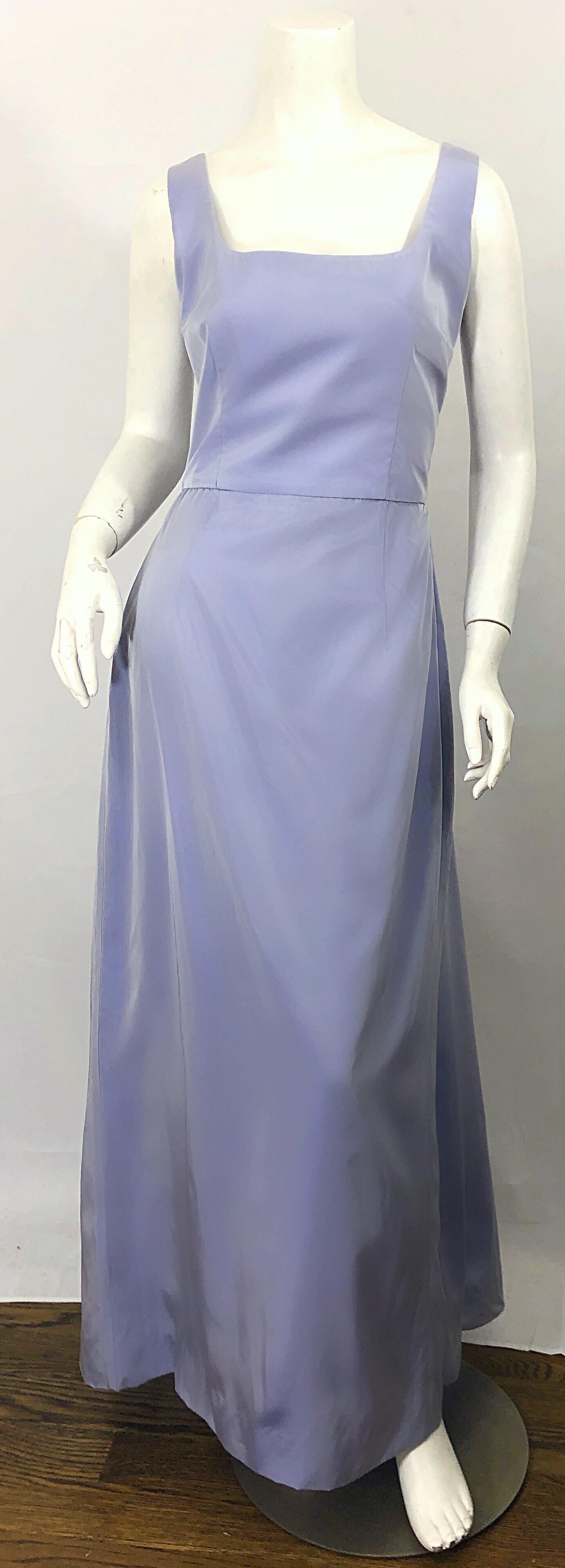 Gorgeous classic late 1990s HEIDI WEISEL light purple / lavender lilac silk taffeta sleeveless gown! This dress is made for a princess, and looks stunning on! Weisel is known for her red carpet looks, and has received numerous CFDA awards for her