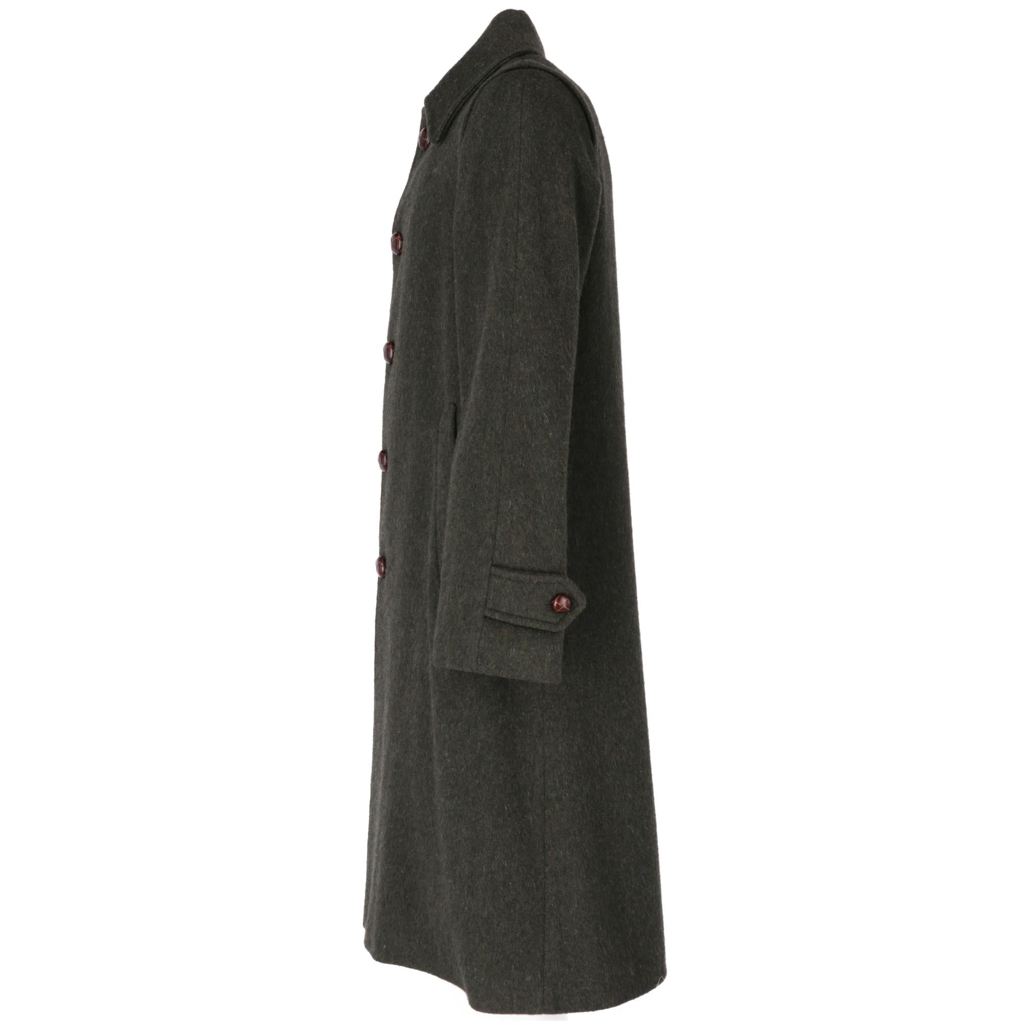 Loden Helly Sport dark green wool coat with two front welt pockets, inverted pleat on back, classic collar, front closure with covered leather buttons.

The item has two small holes in the lining as shown in the pictures.

The 