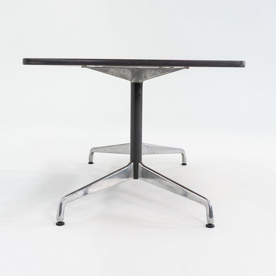 1990 Table de salle à manger / table de conférence segmentée en chêne foncé de Herman Miller en vente 4