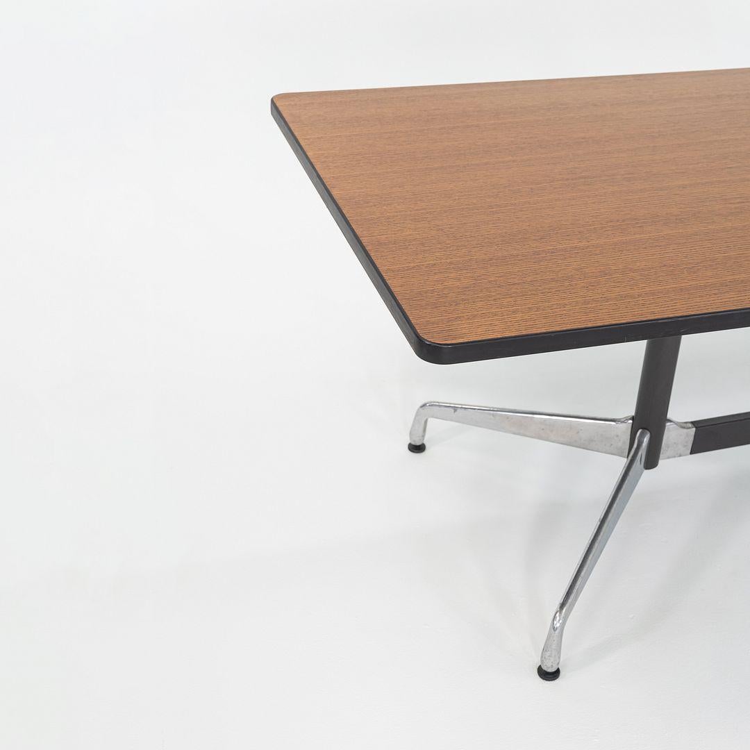 Mesa de comedor segmentada / mesa de conferencias Herman Miller Eames de los años 90 en roble oscuro en venta 4
