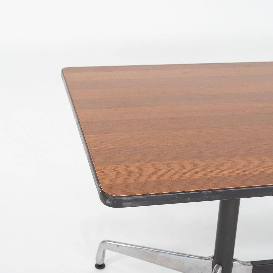 Moderne 1990 Table de salle à manger / table de conférence segmentée en chêne foncé de Herman Miller en vente