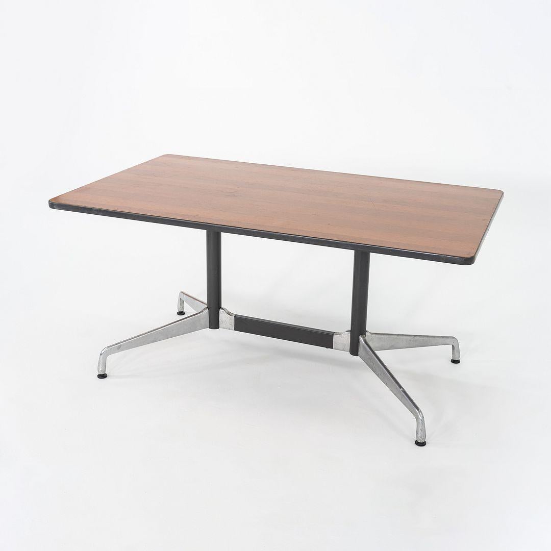 Chêne 1990 Table de salle à manger / table de conférence segmentée en chêne foncé de Herman Miller en vente