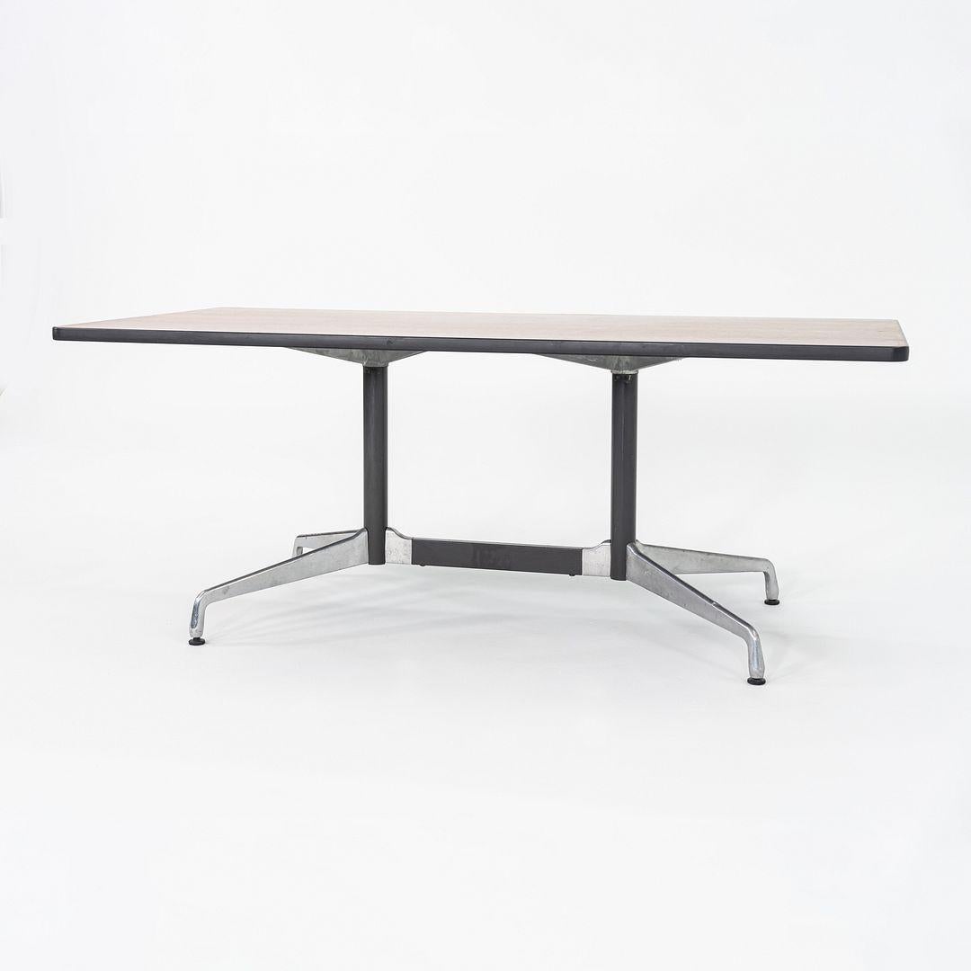 Mesa de comedor segmentada / mesa de conferencias Herman Miller Eames de los años 90 en roble oscuro en venta 1