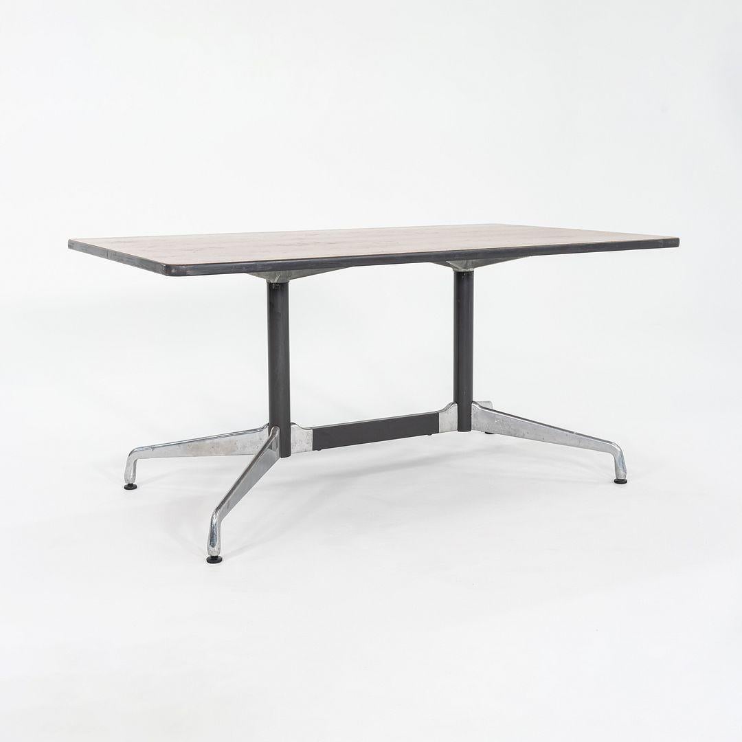 1990 Table de salle à manger / table de conférence segmentée en chêne foncé de Herman Miller en vente 2