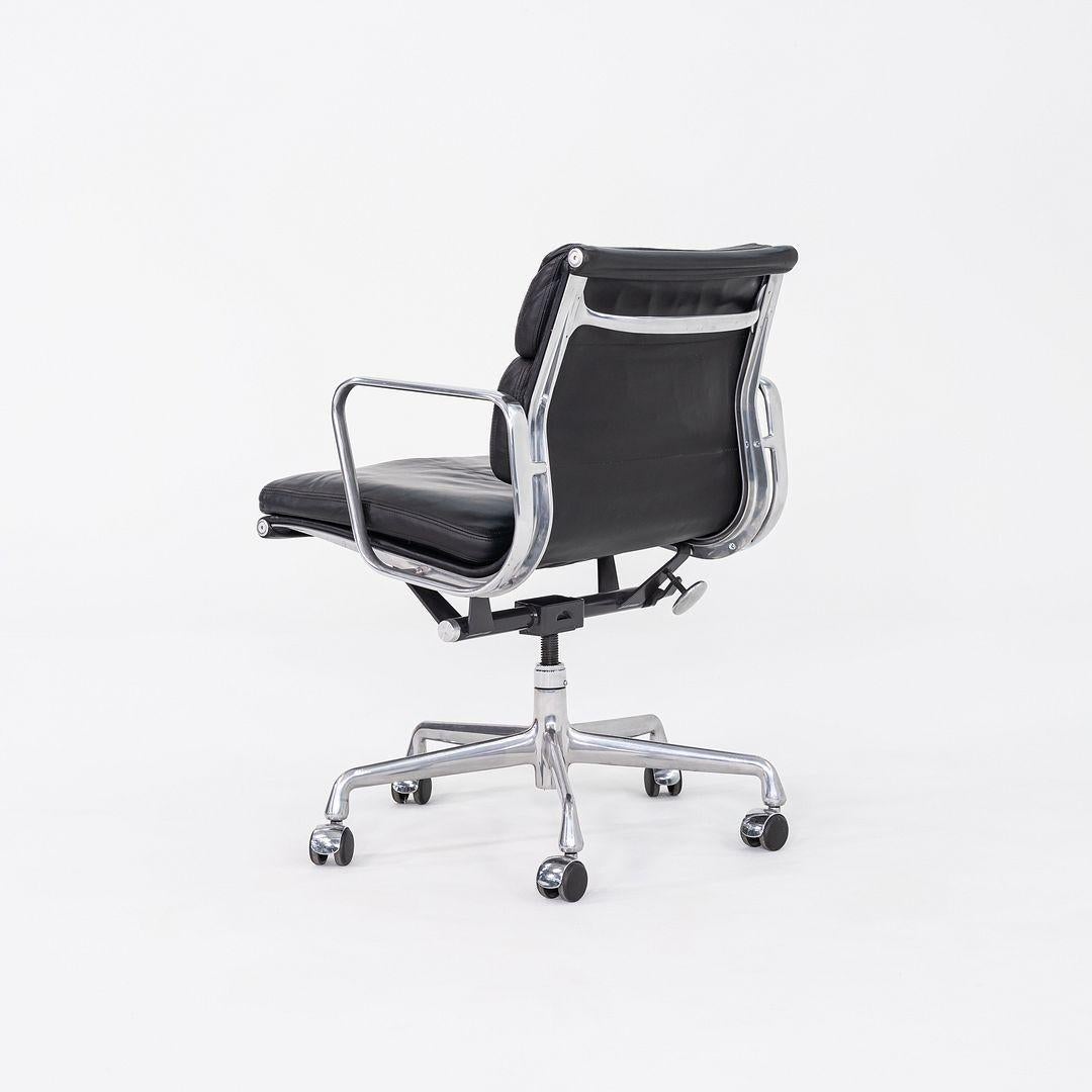 Silla de escritorio Eames Soft Pad Management de Herman Miller de los años 90 en cuero negro Estadounidense en venta