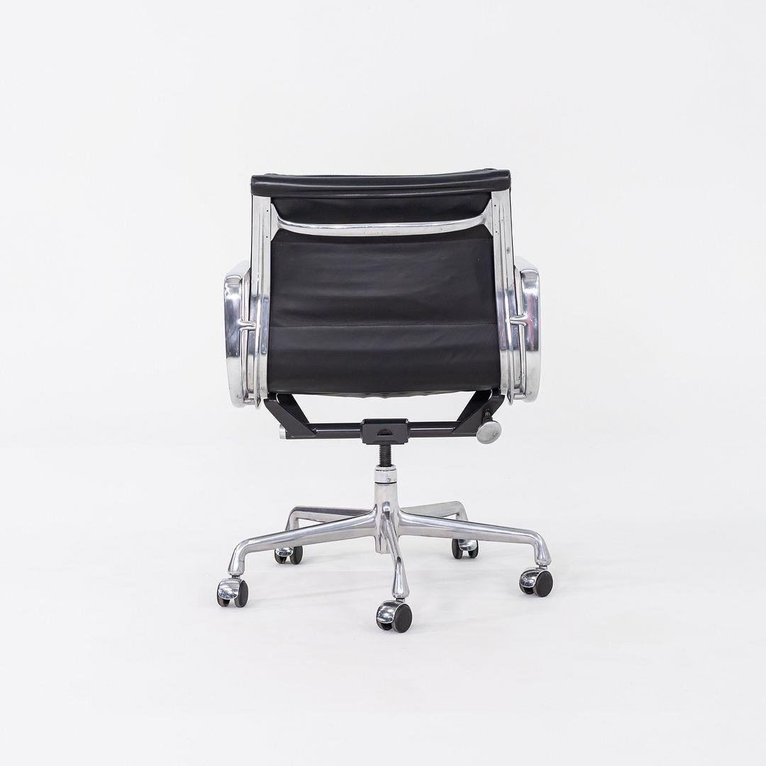 Silla de escritorio Eames Soft Pad Management de Herman Miller de los años 90 en cuero negro en Bueno estado para la venta en Philadelphia, PA