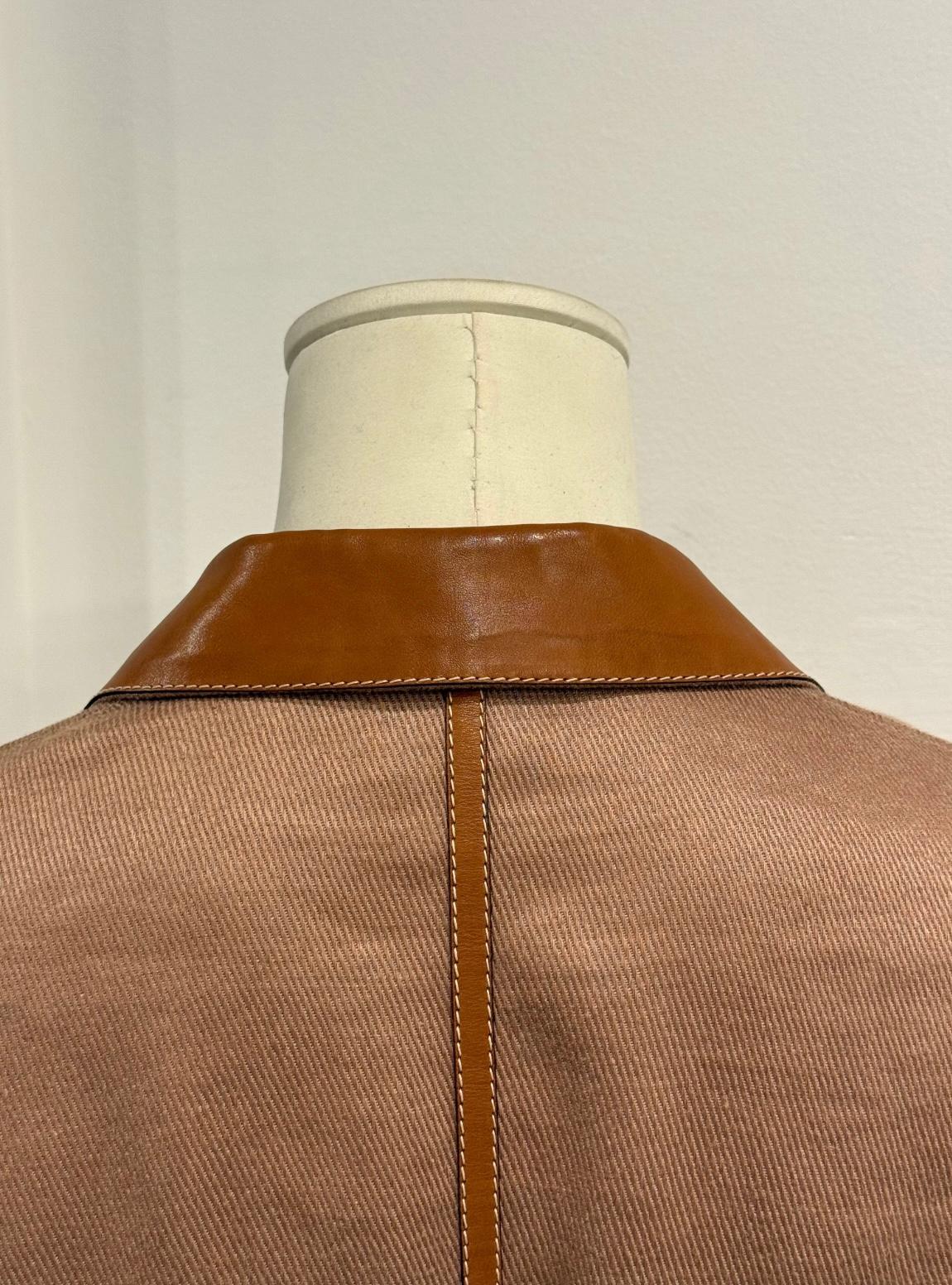 De las mujeres Blazer Hermès con cuello de piel de los años 90 en venta