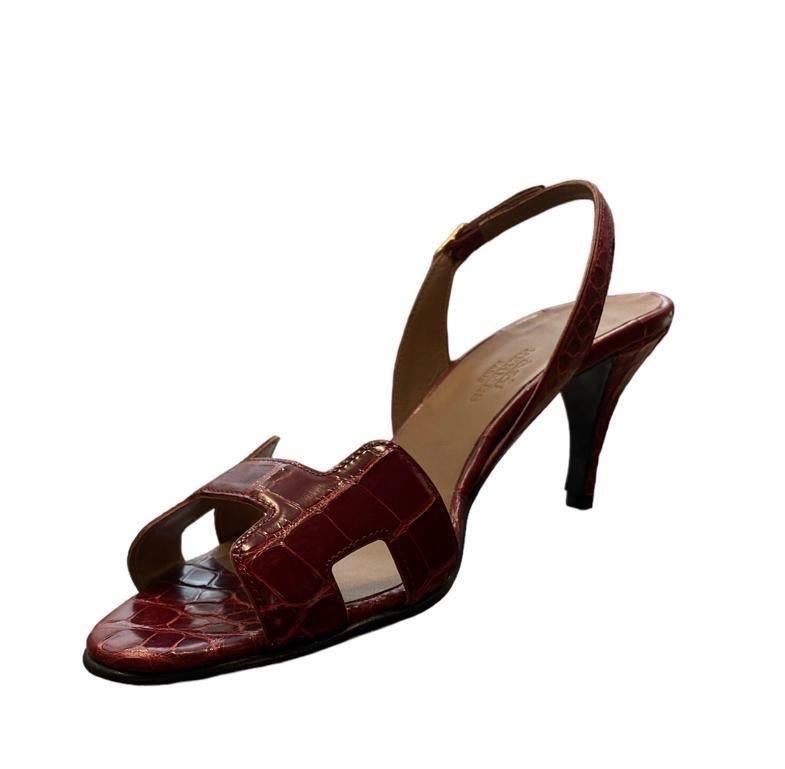 1990S HERMES Red Aligator Peep Toe Sandle Shoes Dead Stock In Excellent Condition For Sale In New York, NY