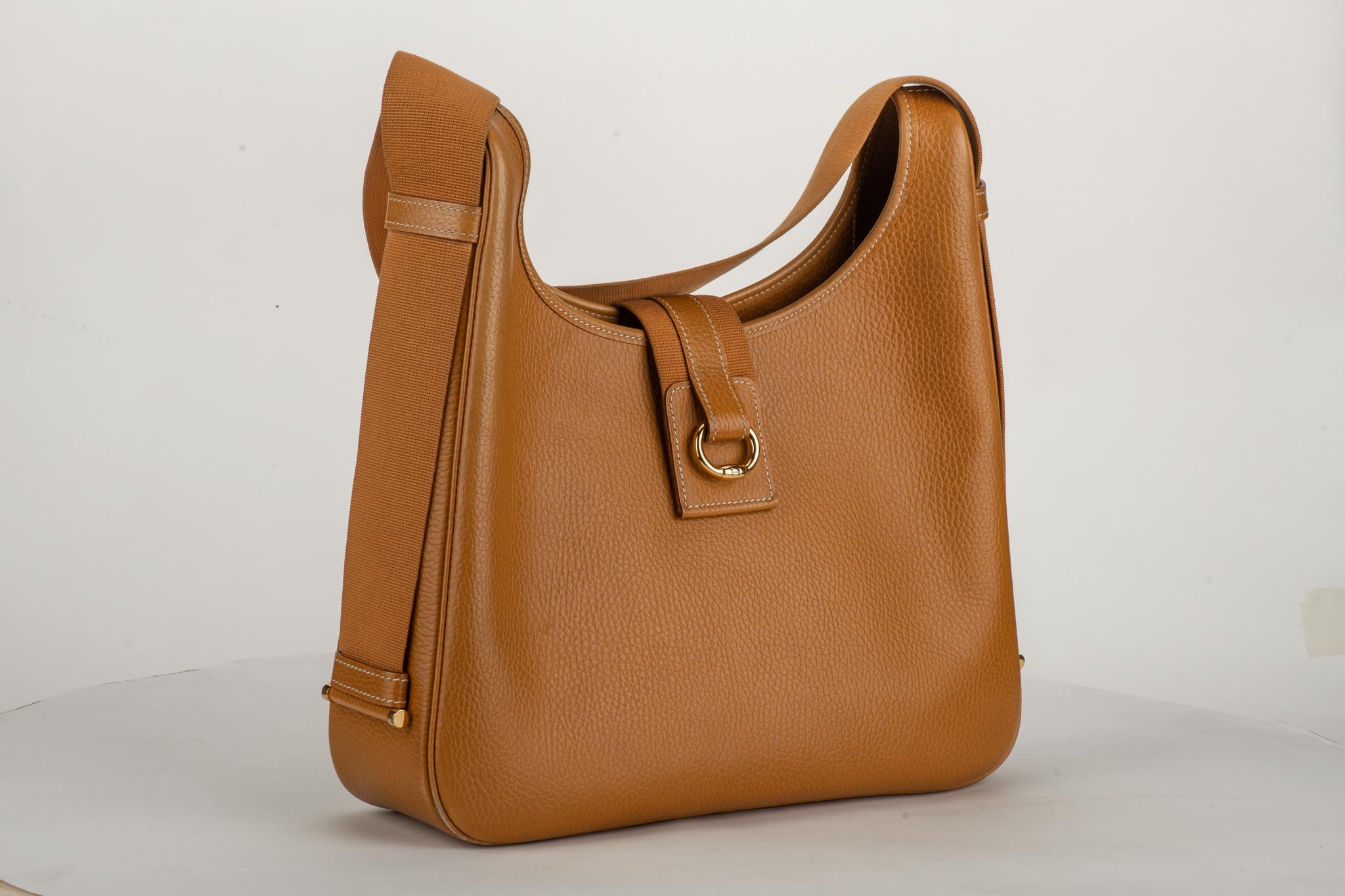 Hermes naturel ardennes leather vintage shoulder bag with gold tone hardware. Drop shoulder 13