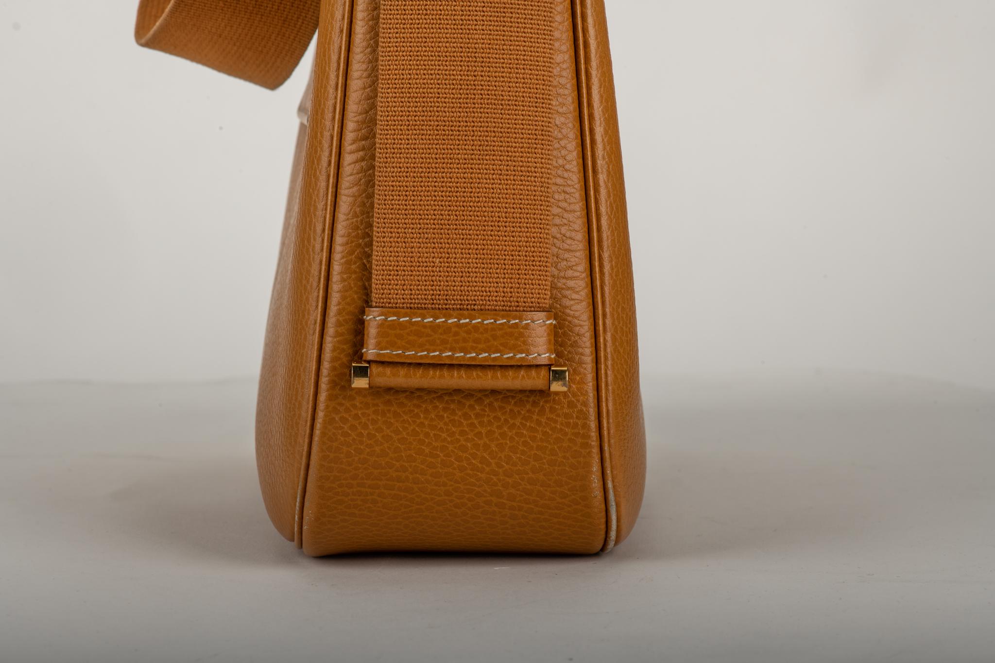 1990's Hermes Vintage Natural Leather Shoulder Bag  In Good Condition In West Hollywood, CA