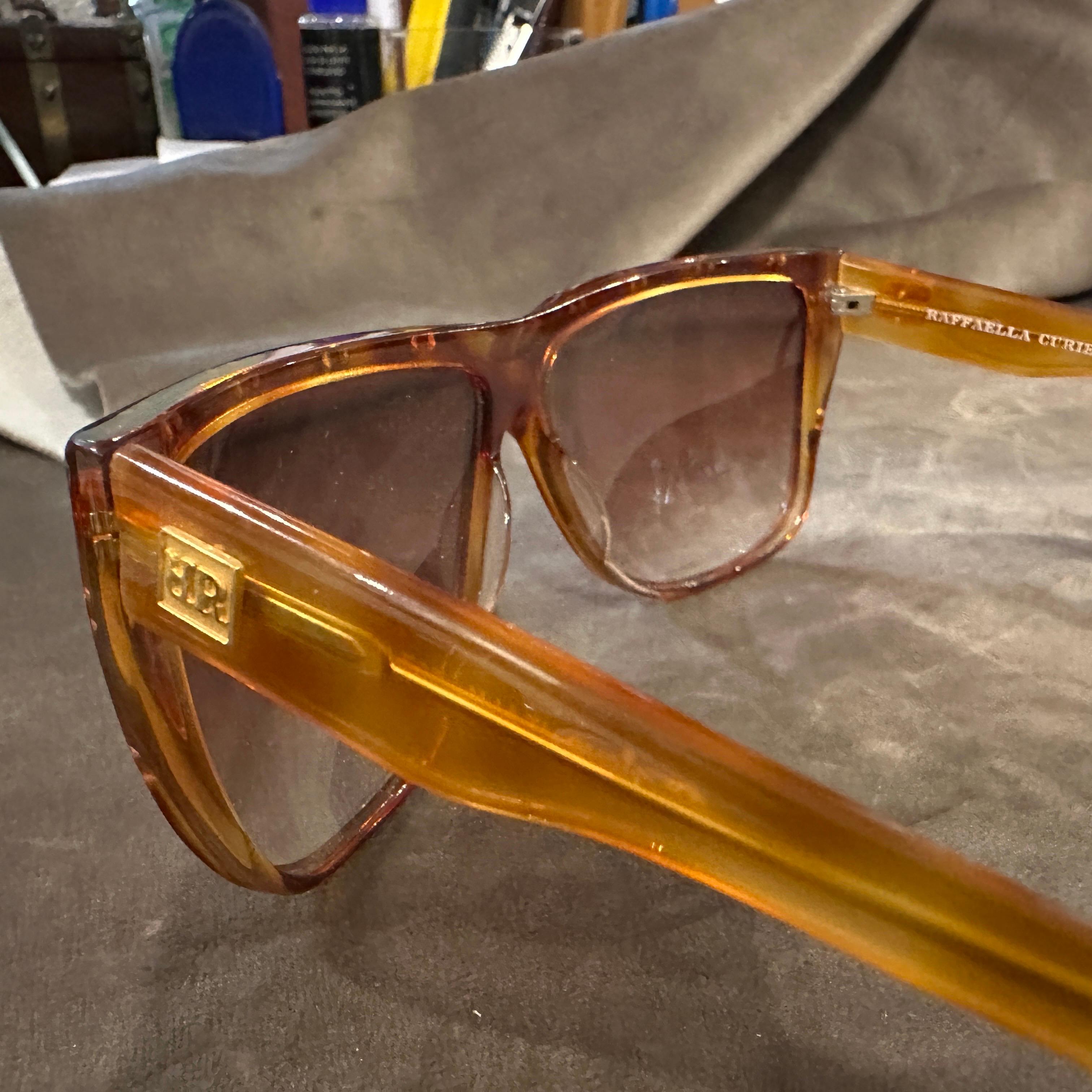 1990er Jahre Hochwertige braune Jewell-Sonnenbrille aus Acetat von Raffaella Curiel im Angebot 2