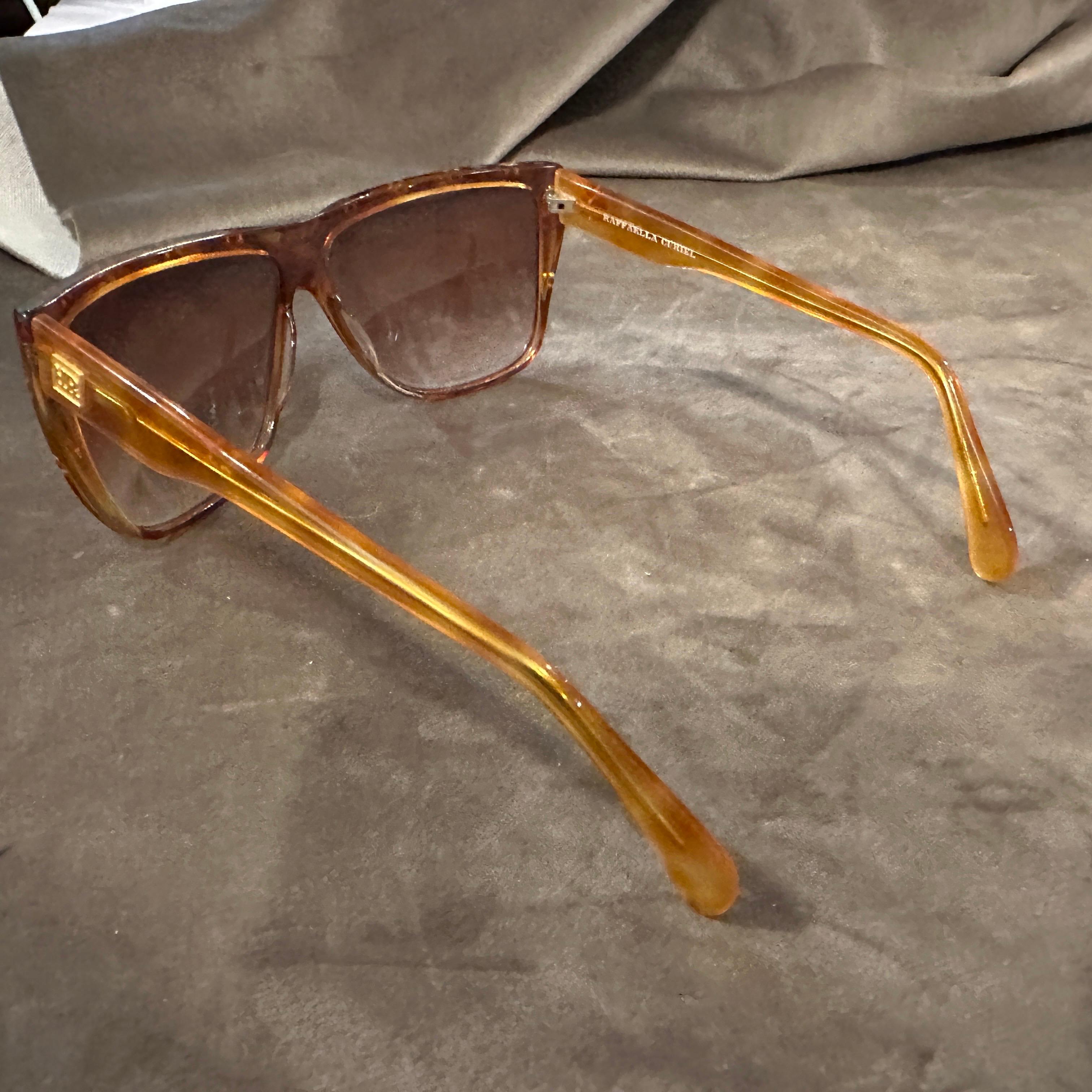 1990er Jahre Hochwertige braune Jewell-Sonnenbrille aus Acetat von Raffaella Curiel im Angebot 3