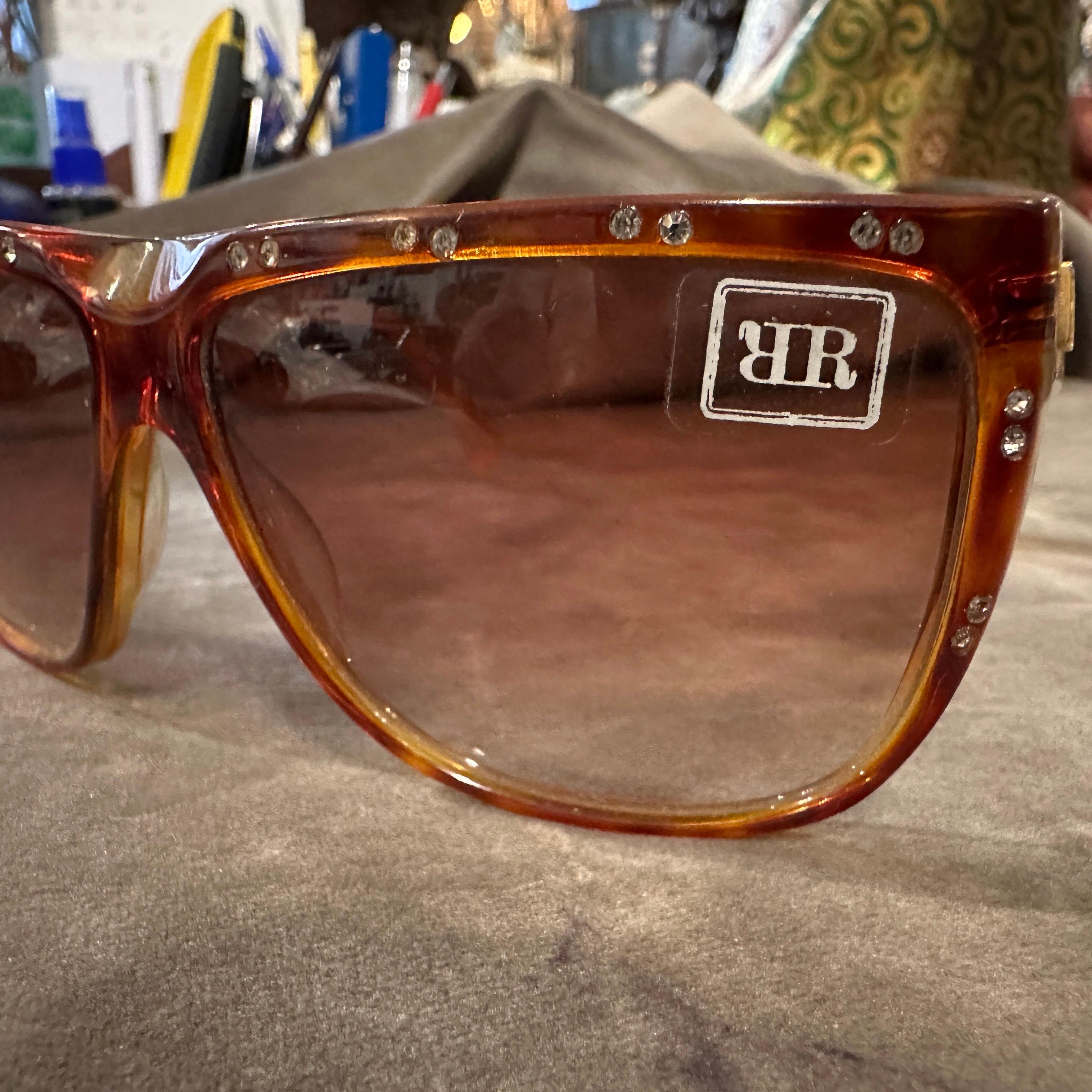 1990er Jahre Hochwertige braune Jewell-Sonnenbrille aus Acetat von Raffaella Curiel im Angebot 4