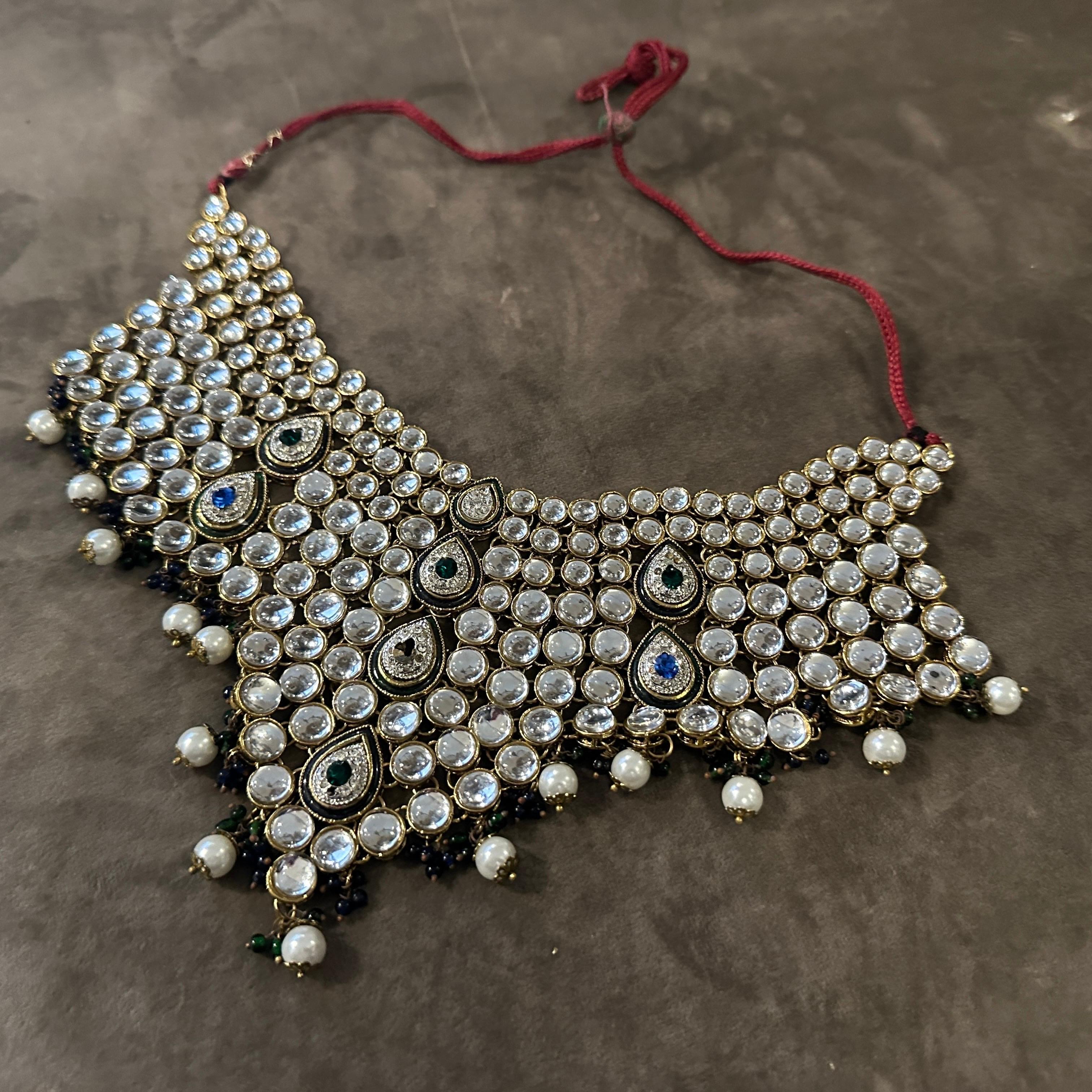 Collana indiana di alta qualità a più fili in stile Kundan del 1990 in vendita 10