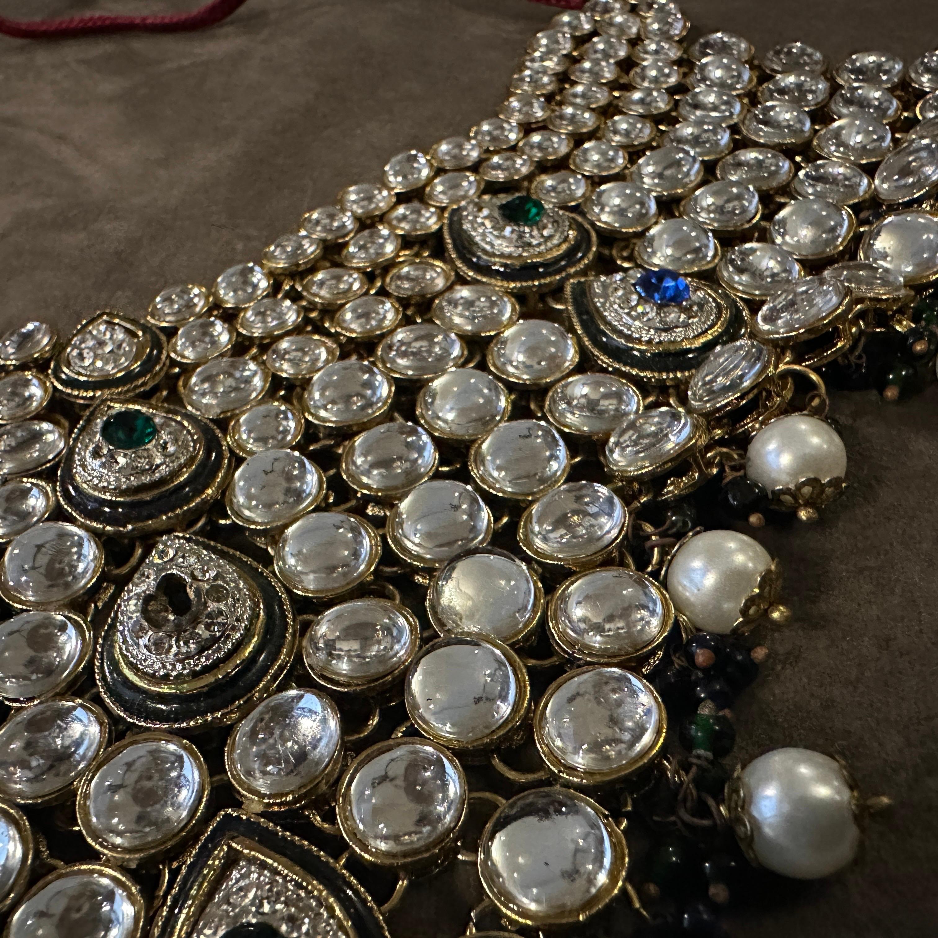 Collana indiana di alta qualità a più fili in stile Kundan del 1990 In condizioni ottime in vendita a Aci Castello, IT