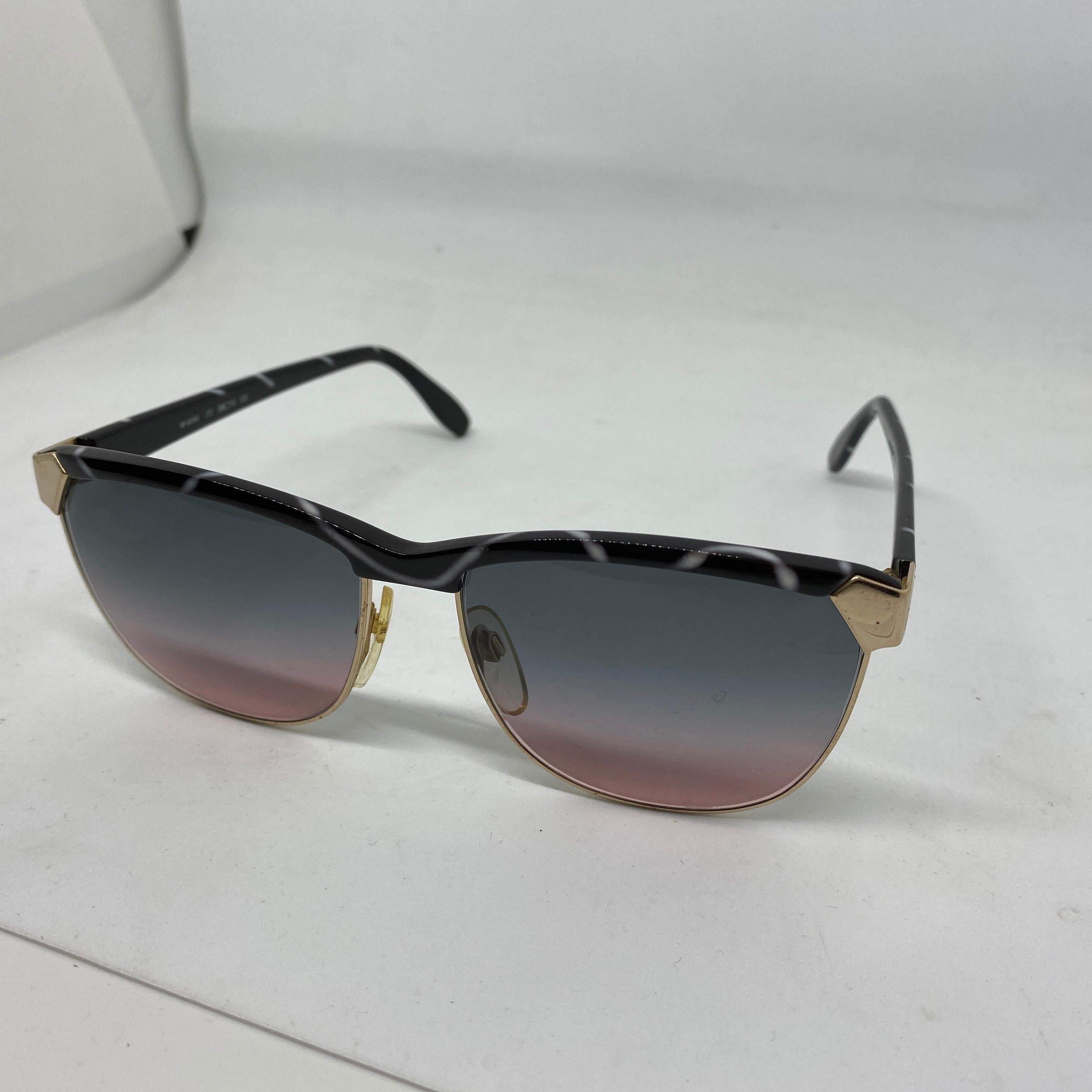 Black and white Italian sunglasses with gilded finishes in very good conditions