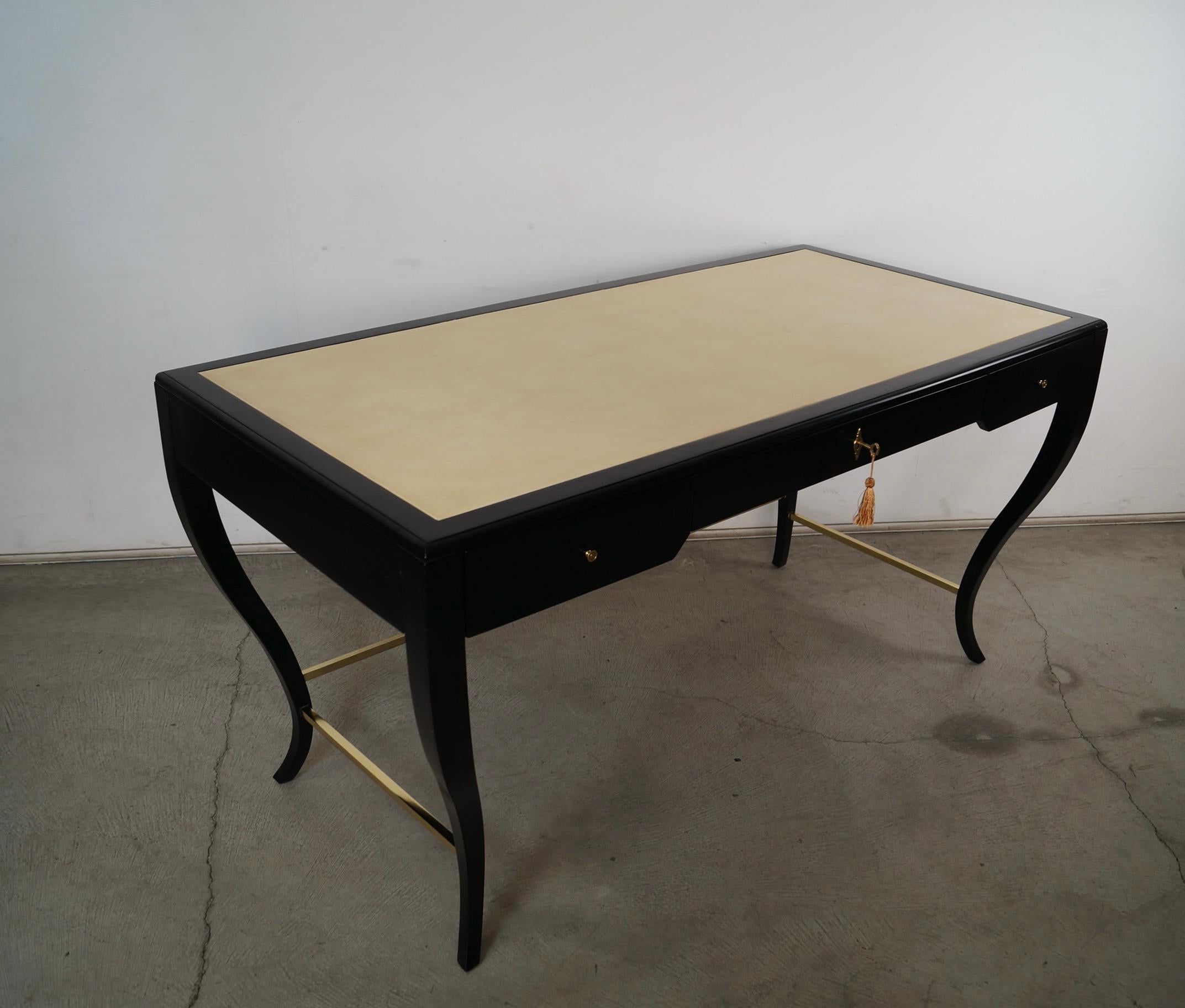 1990's Hollywood Regency Century Furniture Escritorio lacado en negro y cuero en venta 3