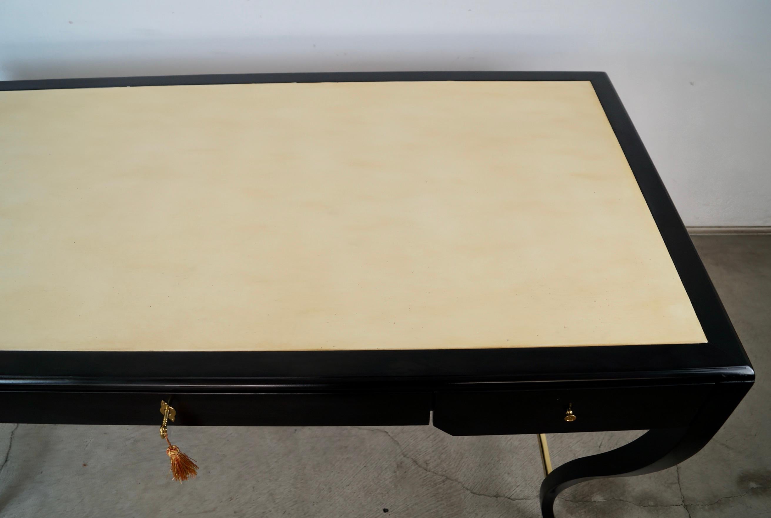 1990's Hollywood Regency Century Furniture Escritorio lacado en negro y cuero en venta 7