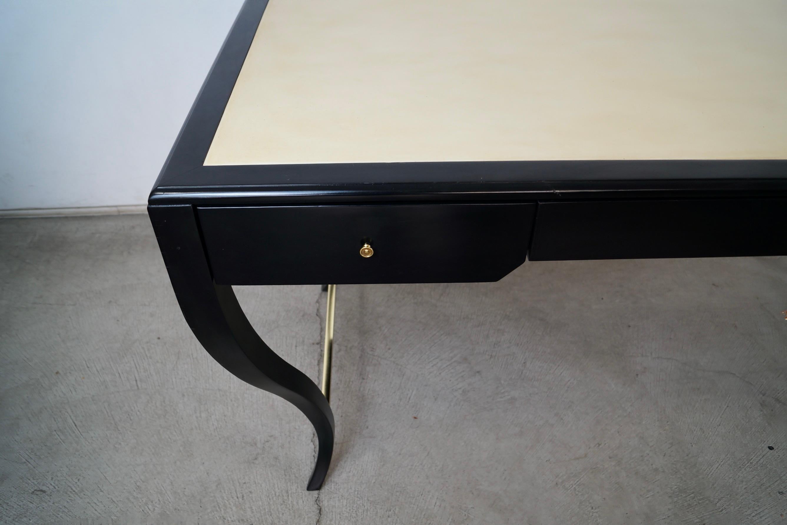 1990's Hollywood Regency Century Furniture Escritorio lacado en negro y cuero en venta 8