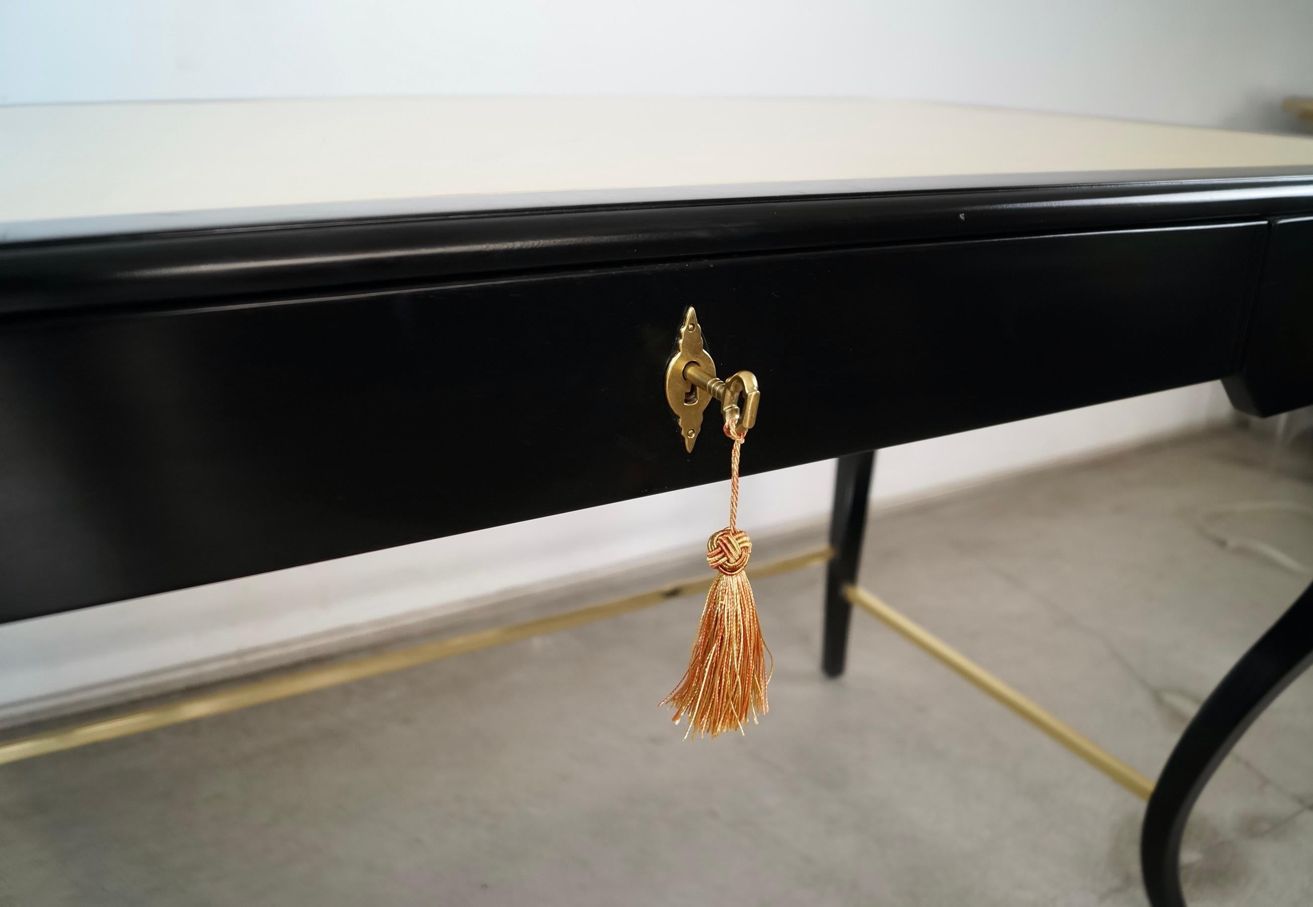 1990's Hollywood Regency Century Furniture Escritorio lacado en negro y cuero en venta 9