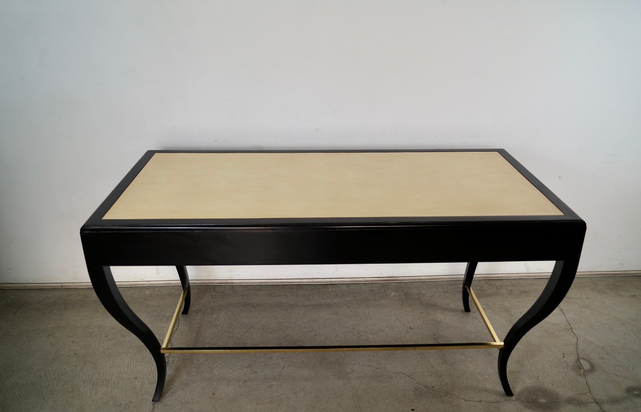 1990's Hollywood Regency Century Furniture Escritorio lacado en negro y cuero en venta 1