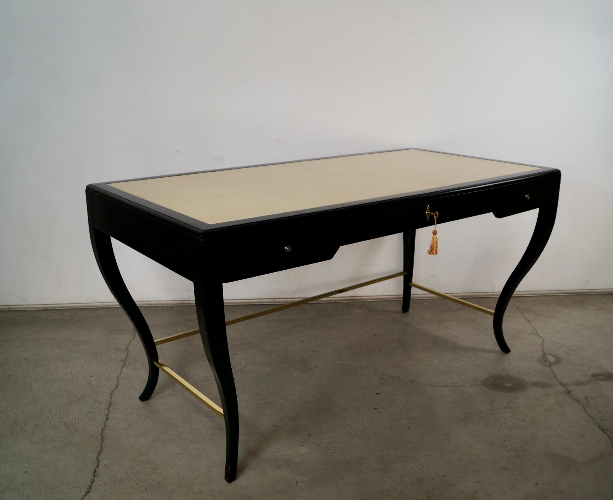 1990's Hollywood Regency Century Furniture Escritorio lacado en negro y cuero en venta 2