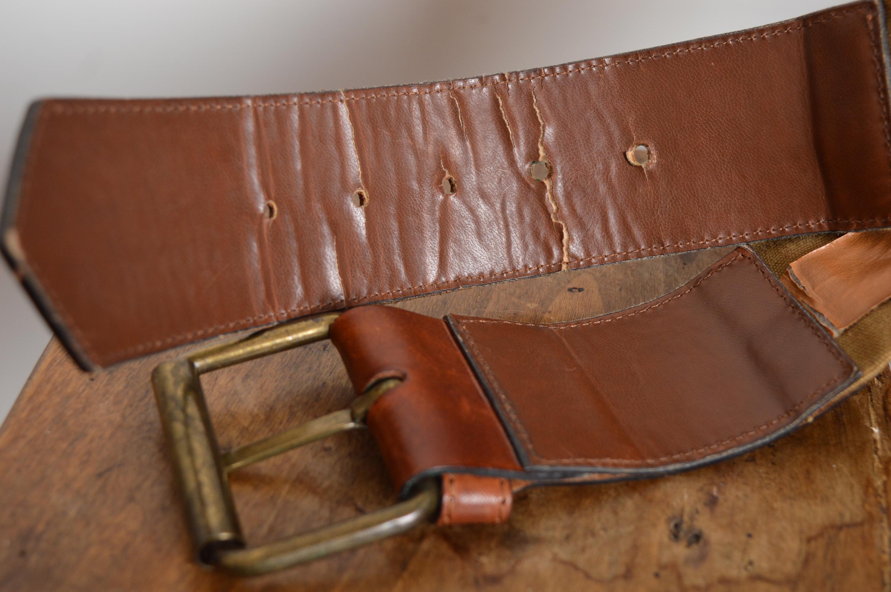 Cintura ICEBERG by Castelbajac del 1990 in pelle marrone e tela in vendita 7