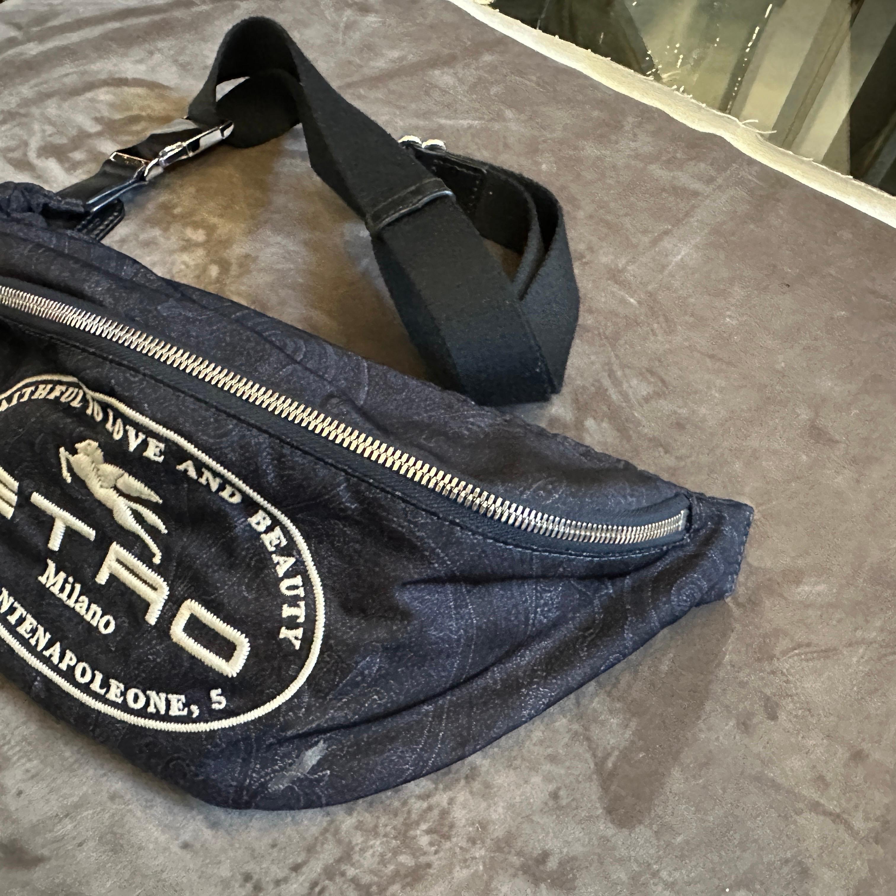 Riñonera icónica de tela de cachemira azul de los años 90 de Etro Milano en venta 8