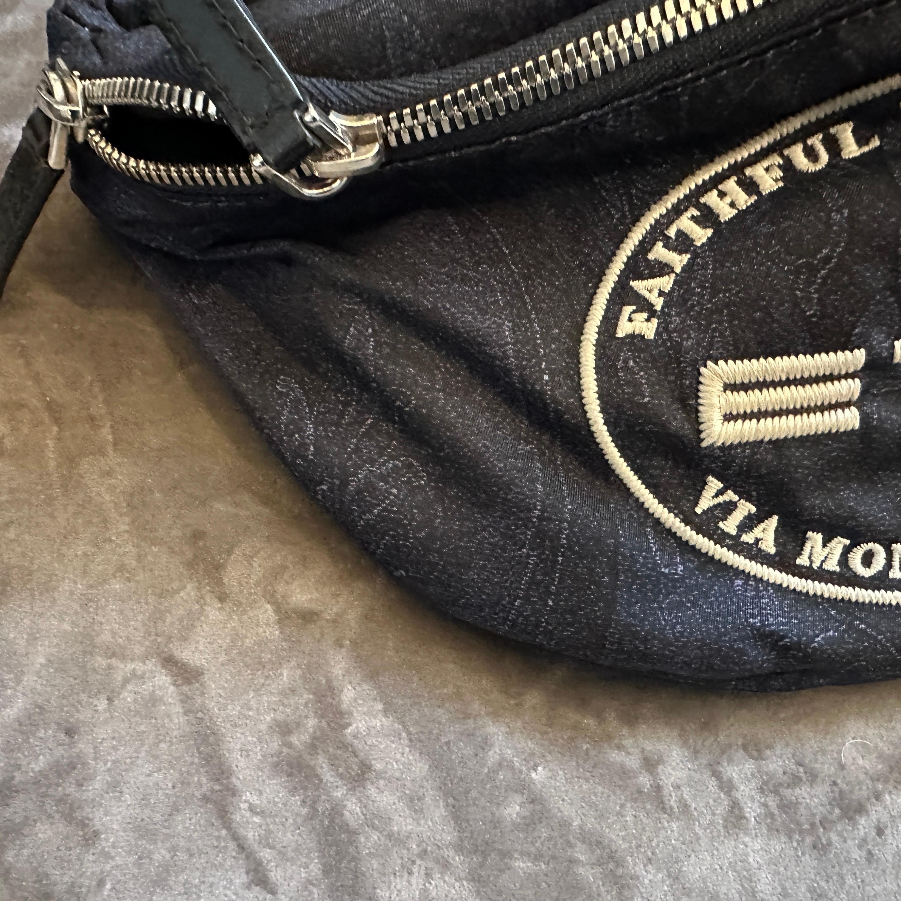 Riñonera icónica de tela de cachemira azul de los años 90 de Etro Milano en venta 9