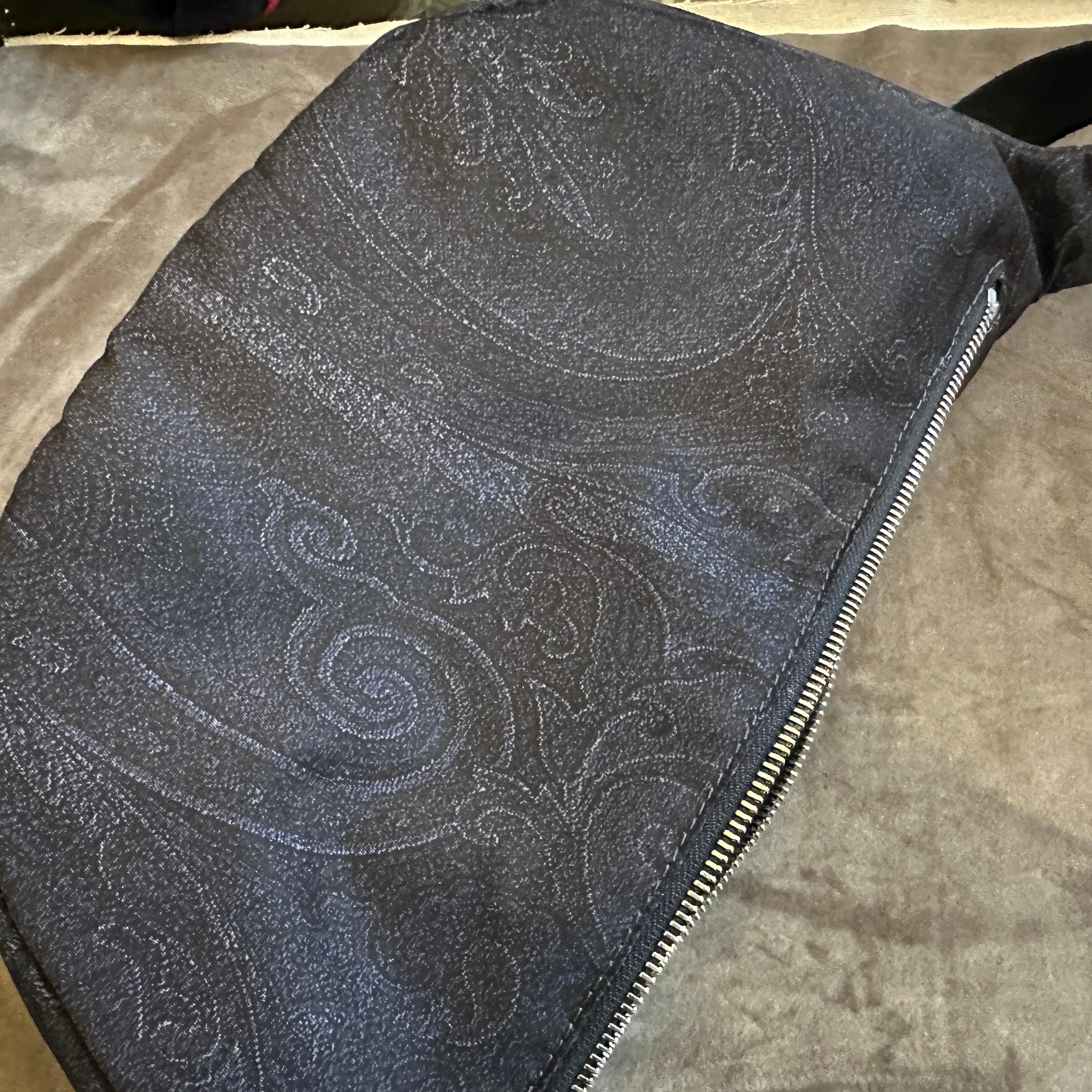 Riñonera icónica de tela de cachemira azul de los años 90 de Etro Milano en venta 3