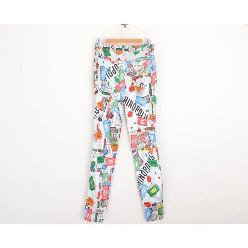 Pantaloni a vita alta anni '90 dell'iconico Moschino con stampa del motivo del Monopolio In condizioni buone in vendita a Sheffield, GB