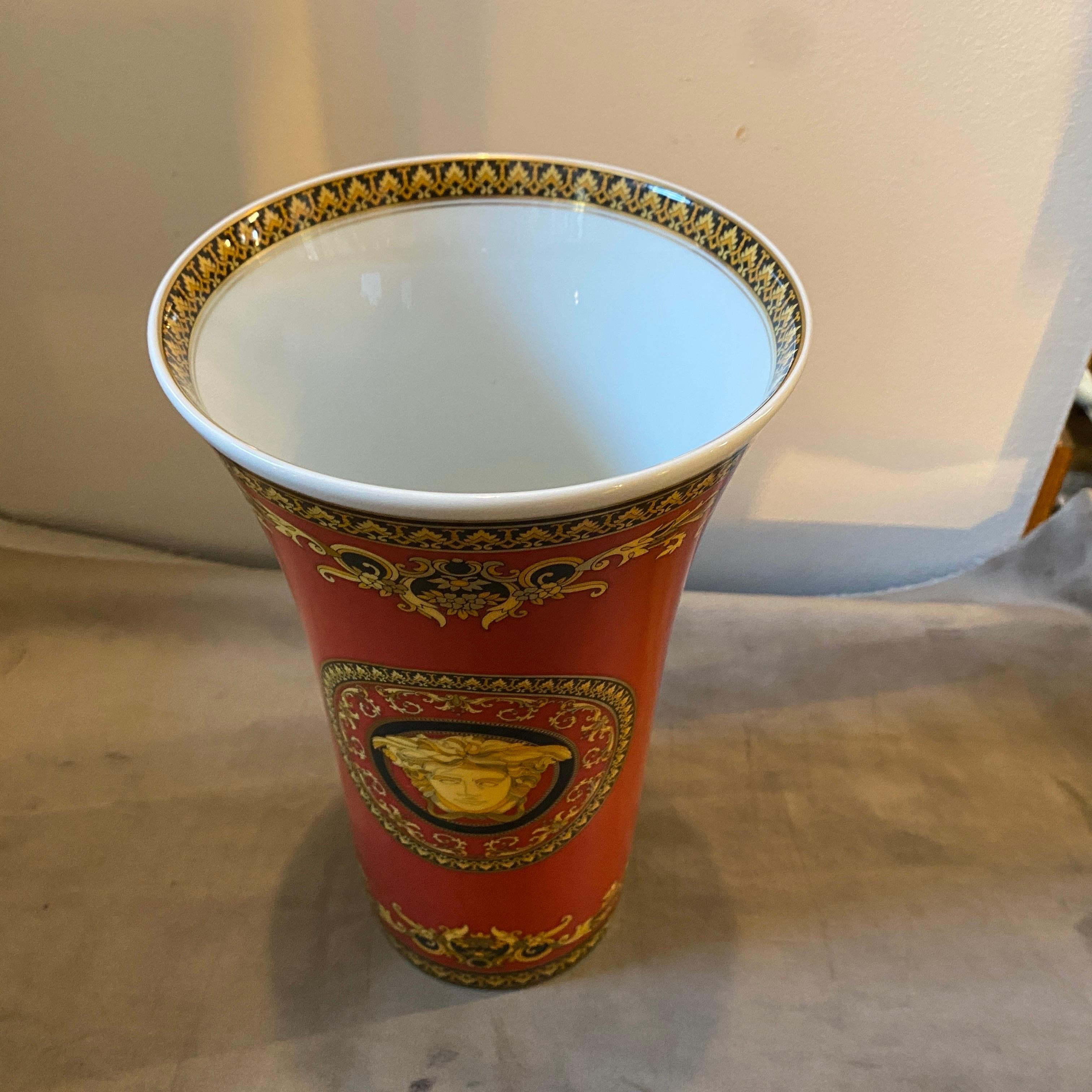 1990s, Iconic Porcelain Medusa Vase Designed by Gianni Versace for Rosenthal In Excellent Condition For Sale In Aci Castello, IT