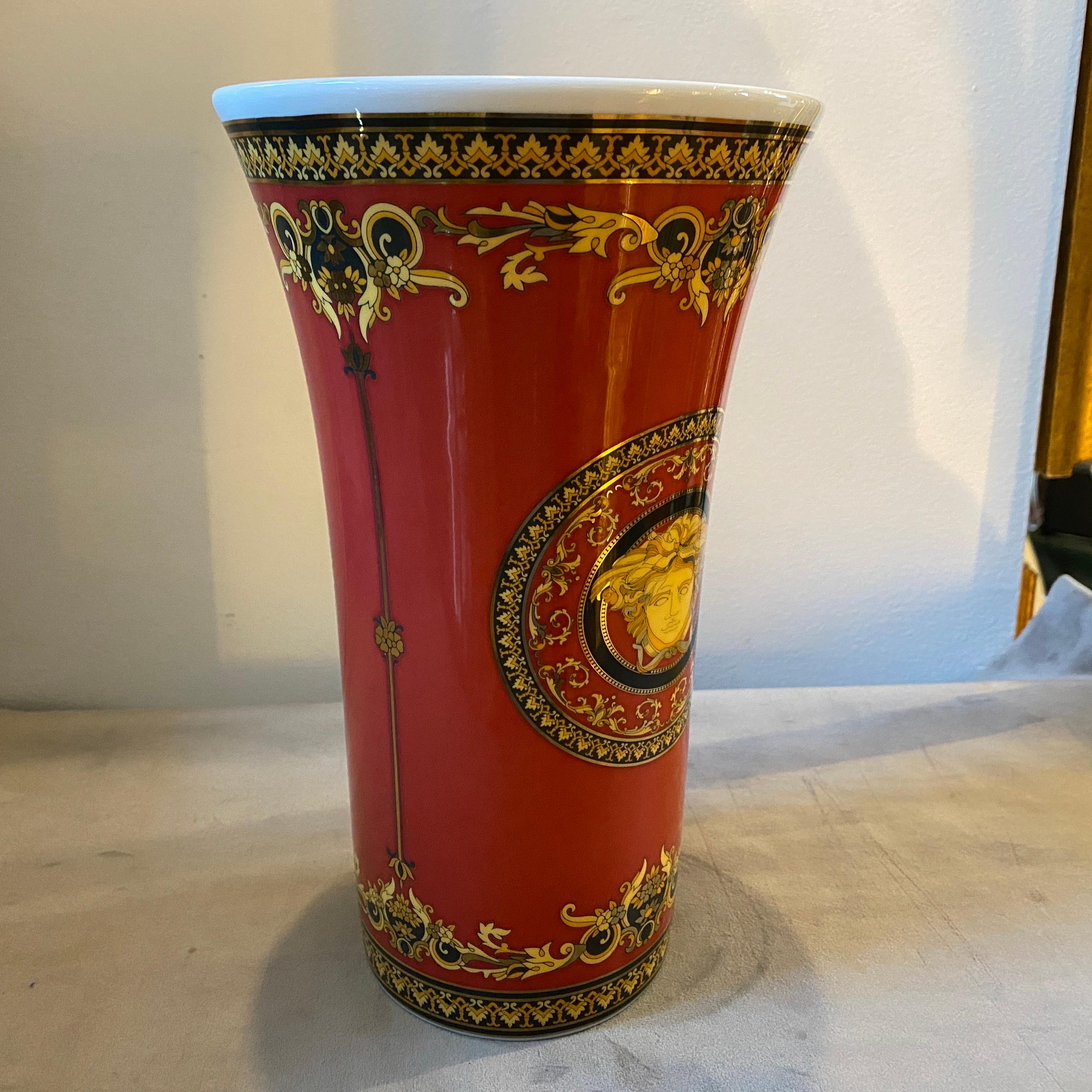 Ikonische Medusa-Vase aus Porzellan, entworfen von Gianni Versace für Rosenthal, 1990er Jahre im Angebot 2