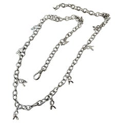 Collana a catena con logo iconico degli anni '90, placcata in argento, di Roberta Di Camerino