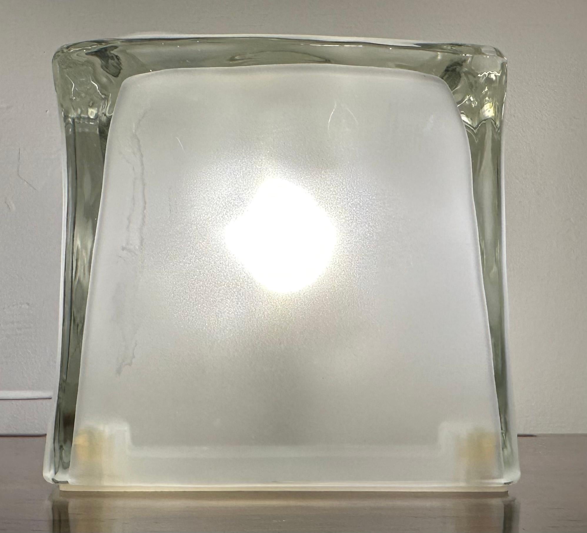 Lampe de bureau Swedish Frosted Iconic Cube 'Iviken' (années 1990) Bon état - En vente à London, GB