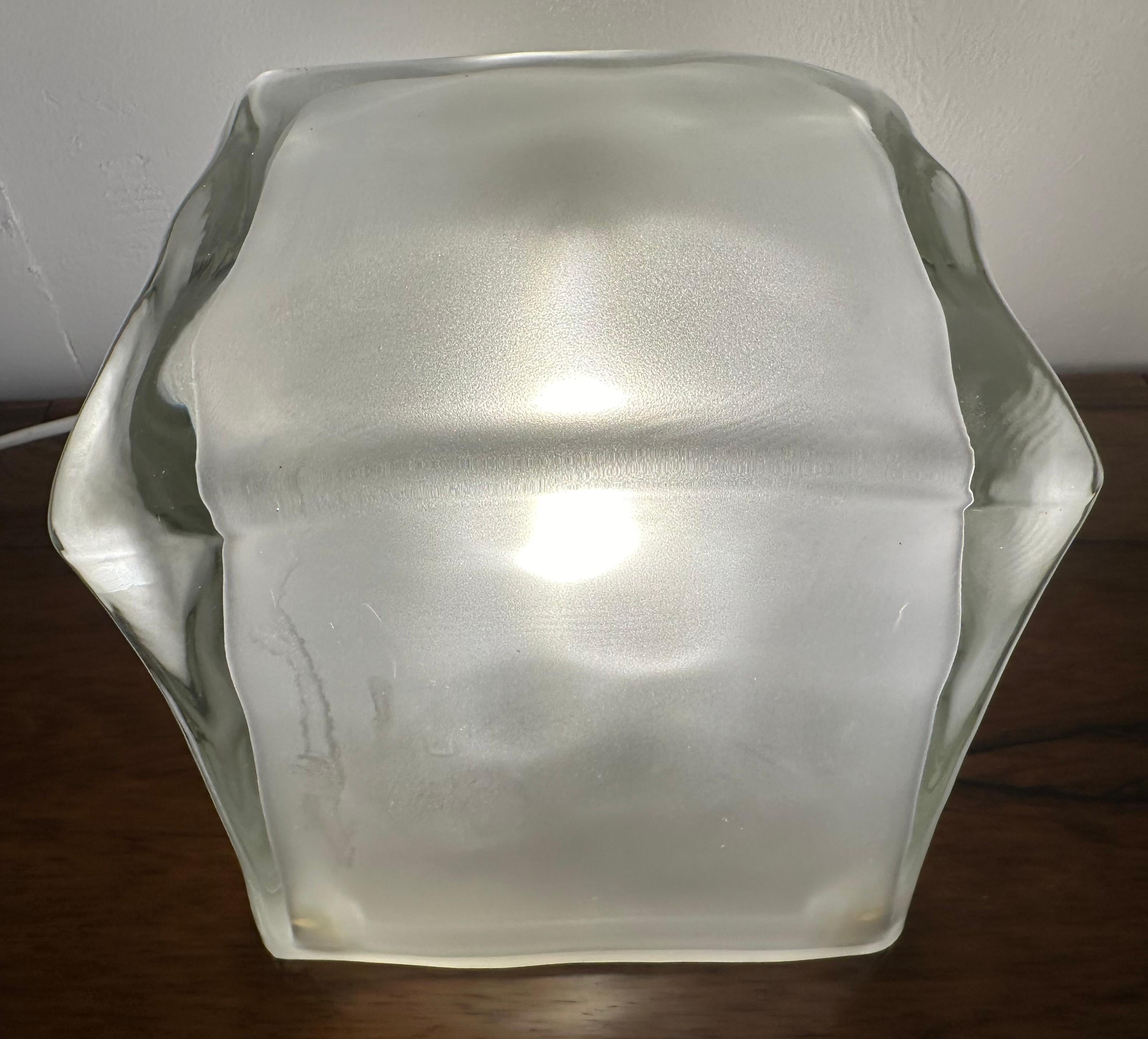 Lámpara de sobremesa sueca IKEA de los años 90 con forma de cubo de cristal esmerilado 