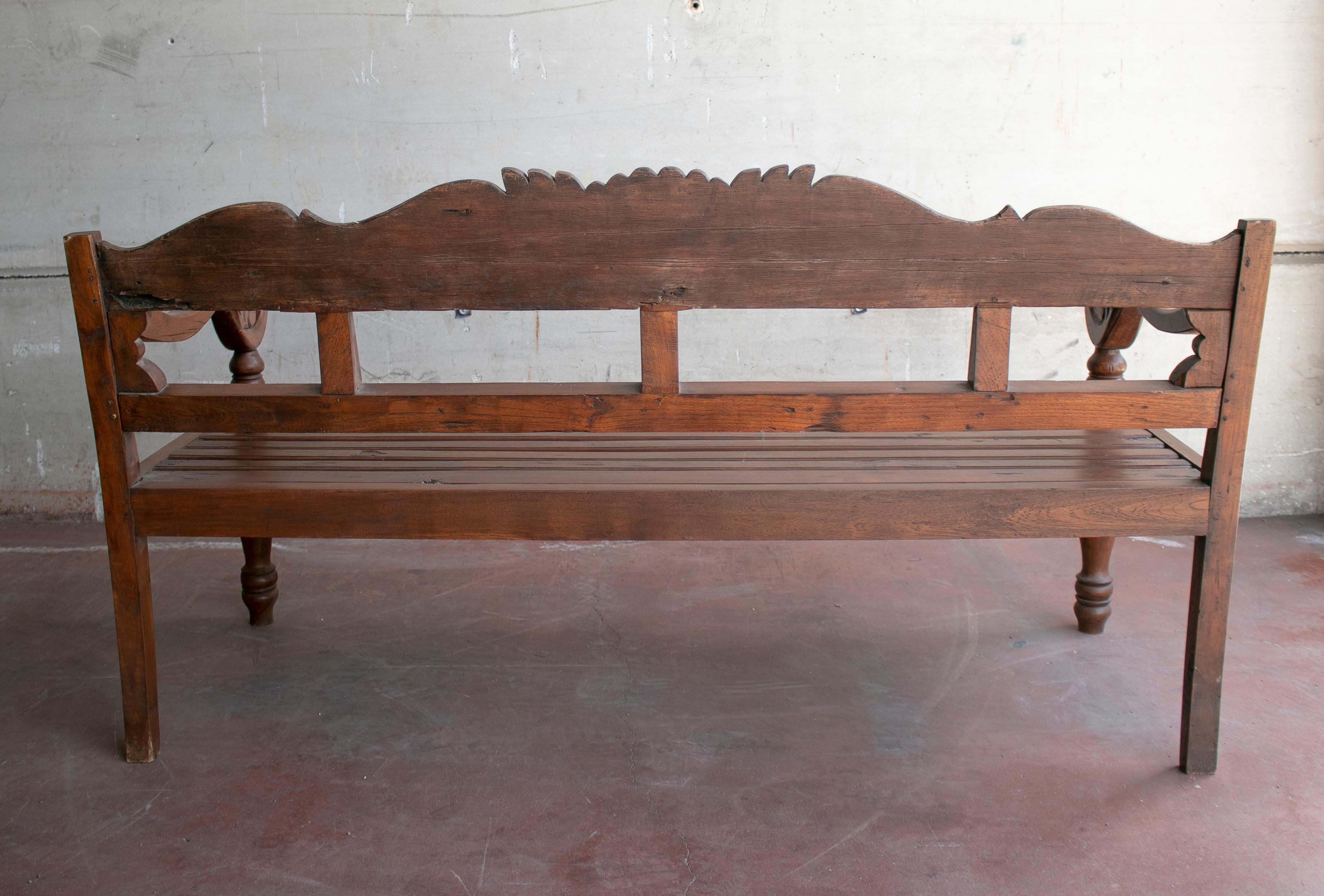1990s Indonesian Hand Carved Garden Wooden Seating Bench In Good Condition In Marbella, ES
