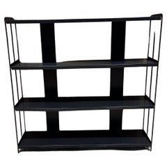 1990 Industrial Modern Metal Bookcase Tiered Shelving Unit (bibliothèque à rayonnages en métal) 