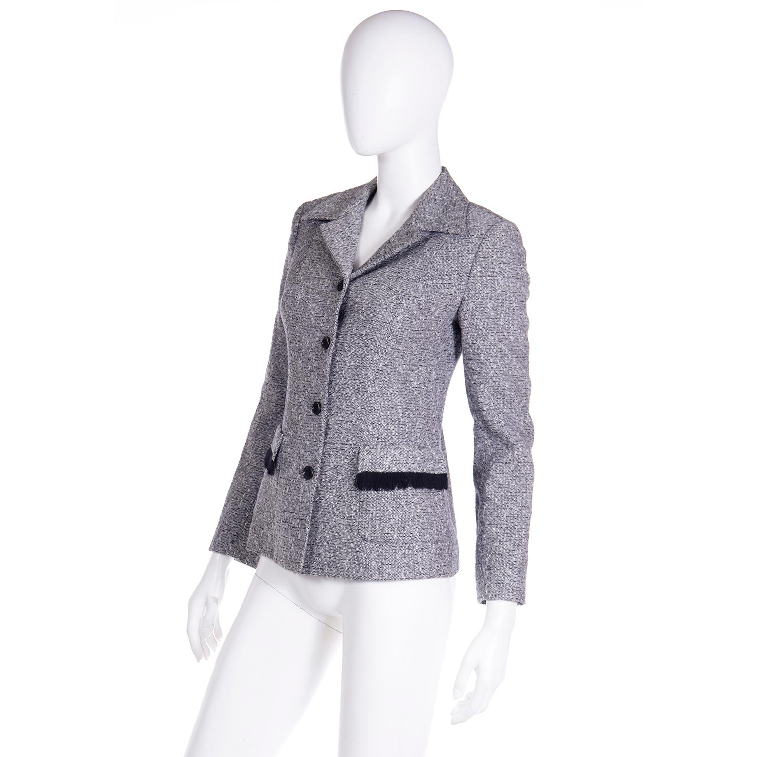 Women's 1990s Isaac Mizrahi Black White Tweed Cropped Jacket w Black Fringe Pockets For Sale