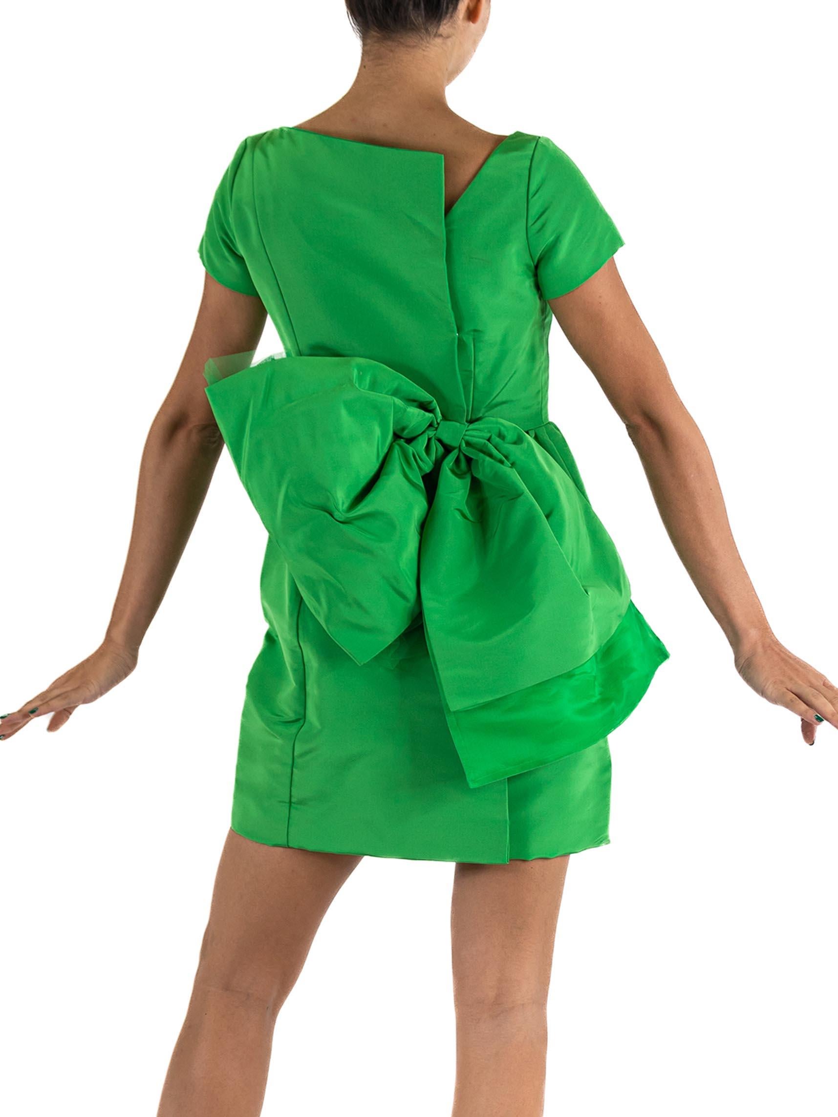 1990S ISAAC MIZRAHI Lime Green Silk Faille Cocktail Dress With Giant Bow Accent In Excellent Condition For Sale In New York, NY