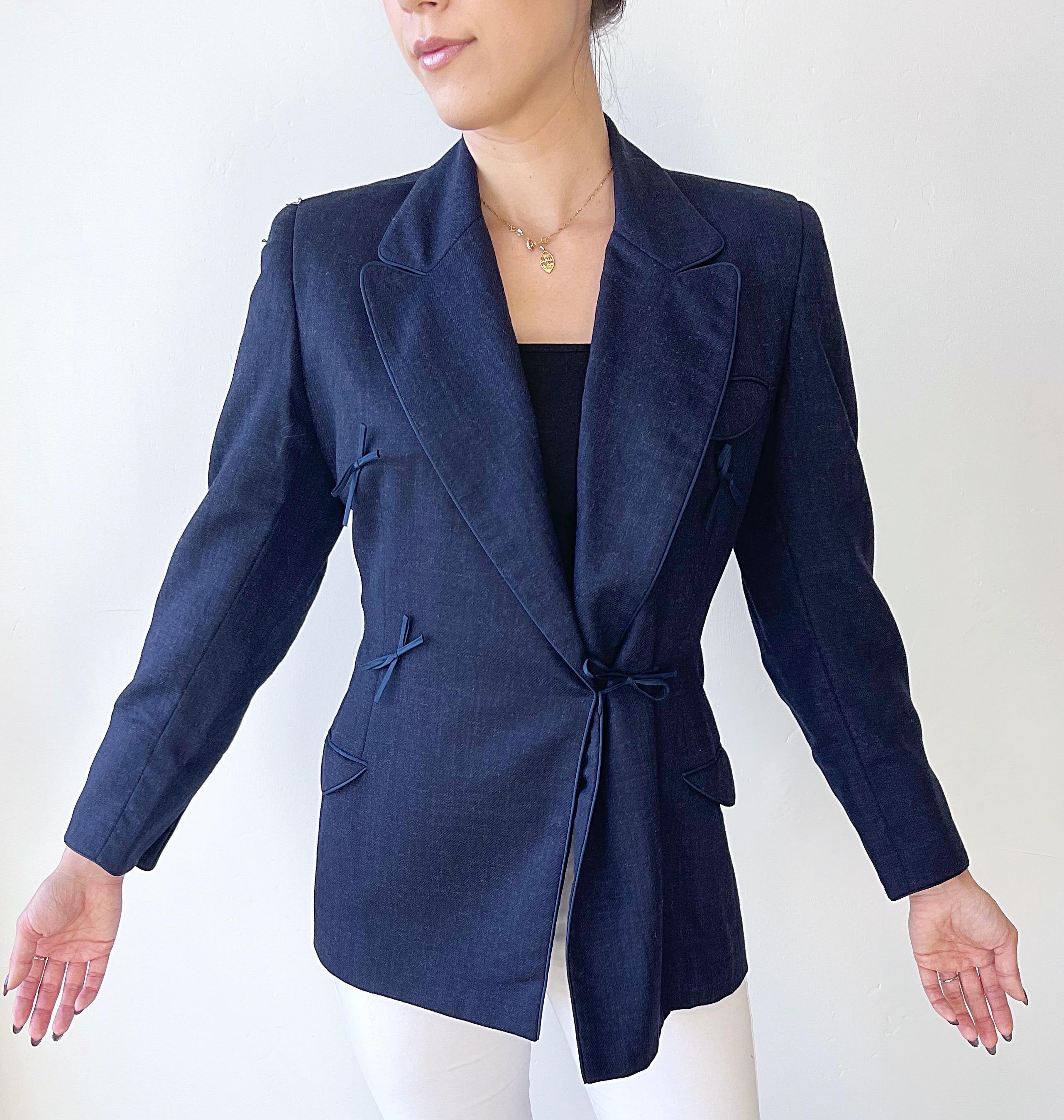1990s Isaac Mizrahi Navy Blue Denim Like Size 6 8 Vintage 90s Wrap Blazer Jacket In Excellent Condition For Sale In San Diego, CA